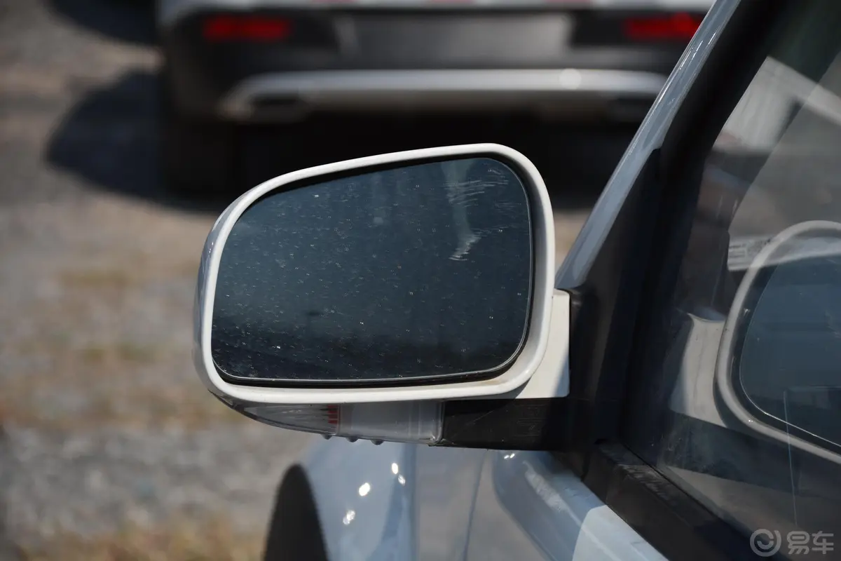 萨普征服者 标箱 2.4L 手动 两驱 舒适版 汽油后视镜镜面