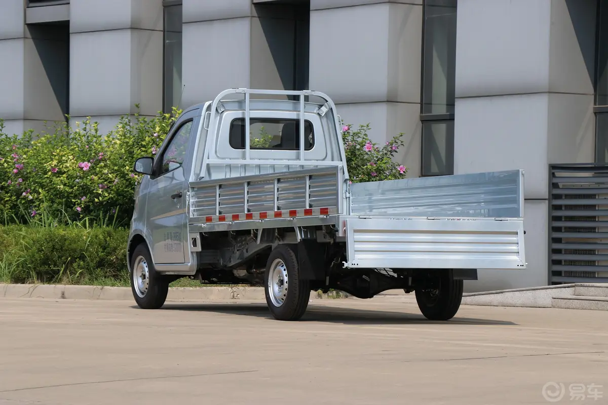 长安星卡L系列1.5L 手动 单排 货车标准型 额载1355kg 国V后排空间体验