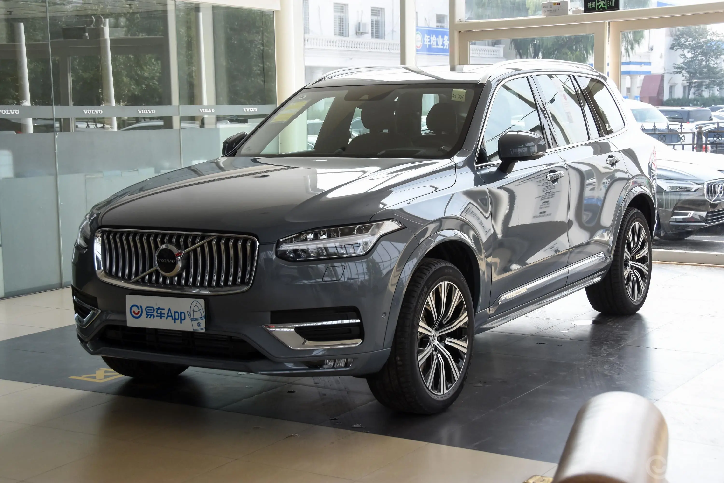 沃尔沃XC90T6 智雅豪华版 7座侧前45度车头向左水平