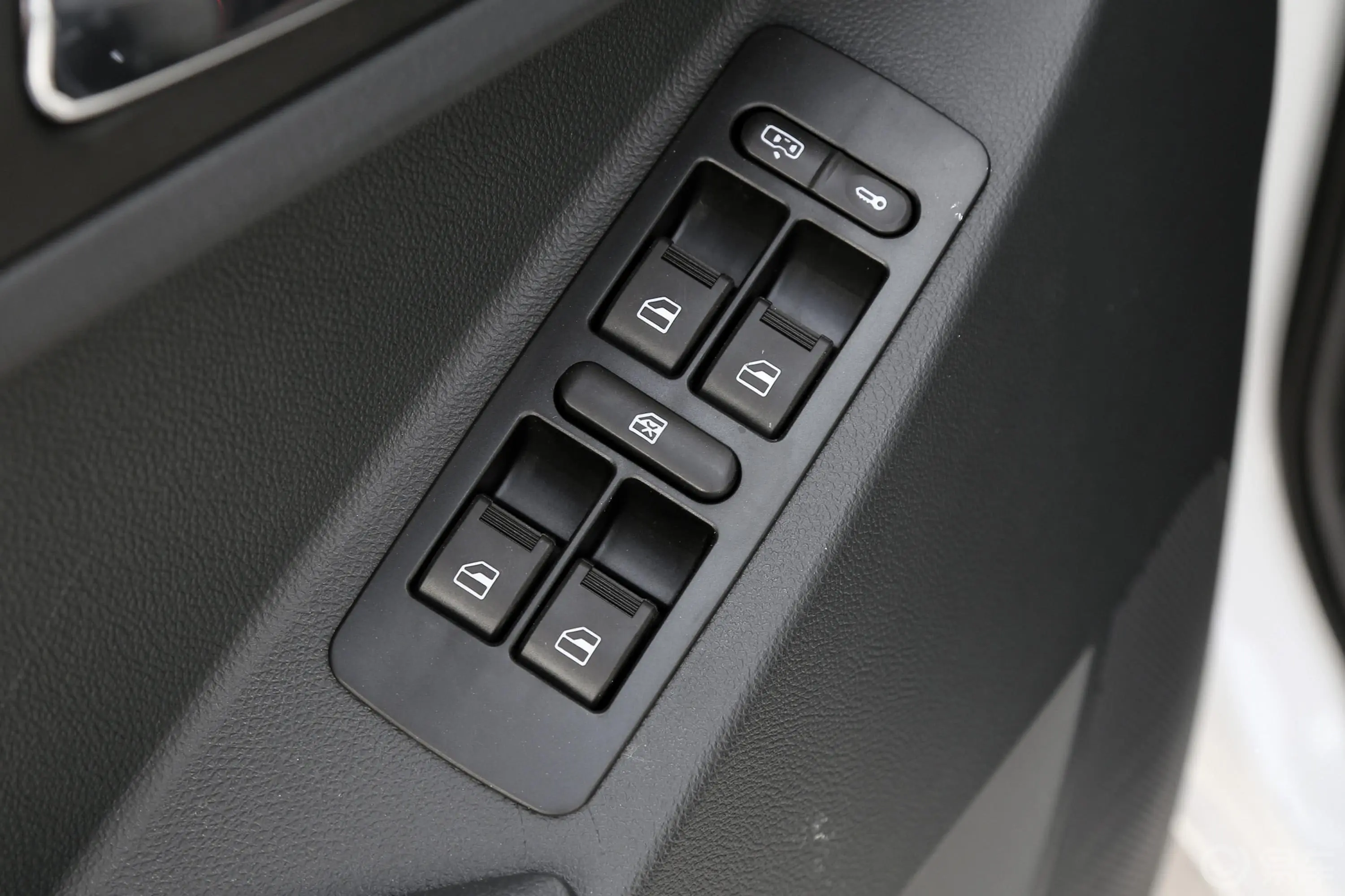 拓陆者E32.4L 手动 两驱 长箱 舒适版 汽油车窗调节整体
