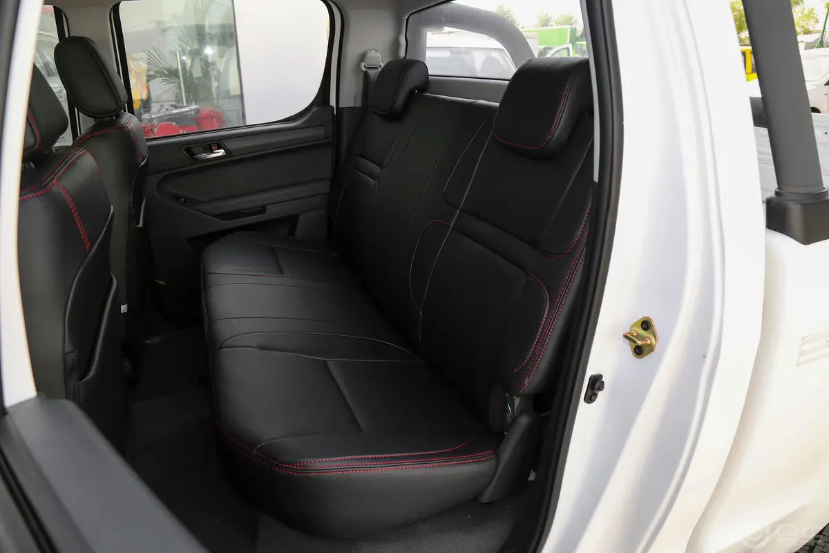 拓陆者E32.4L 手动 两驱 长箱 舒适版 汽油后排座椅