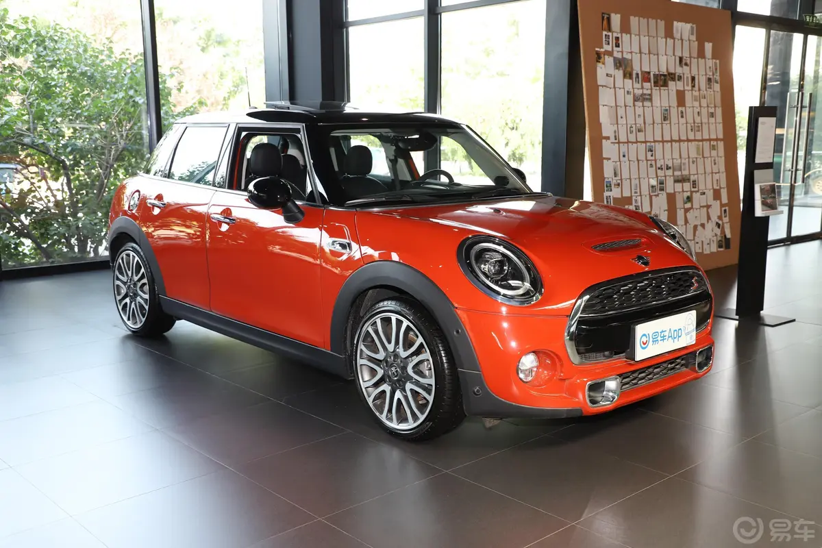 MINI2.0T COOPER S 双离合 艺术家 五门版外观