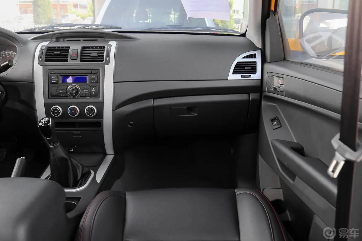 拓陆者E32.4L 手动 两驱 标箱 舒适版 汽油副驾驶位区域