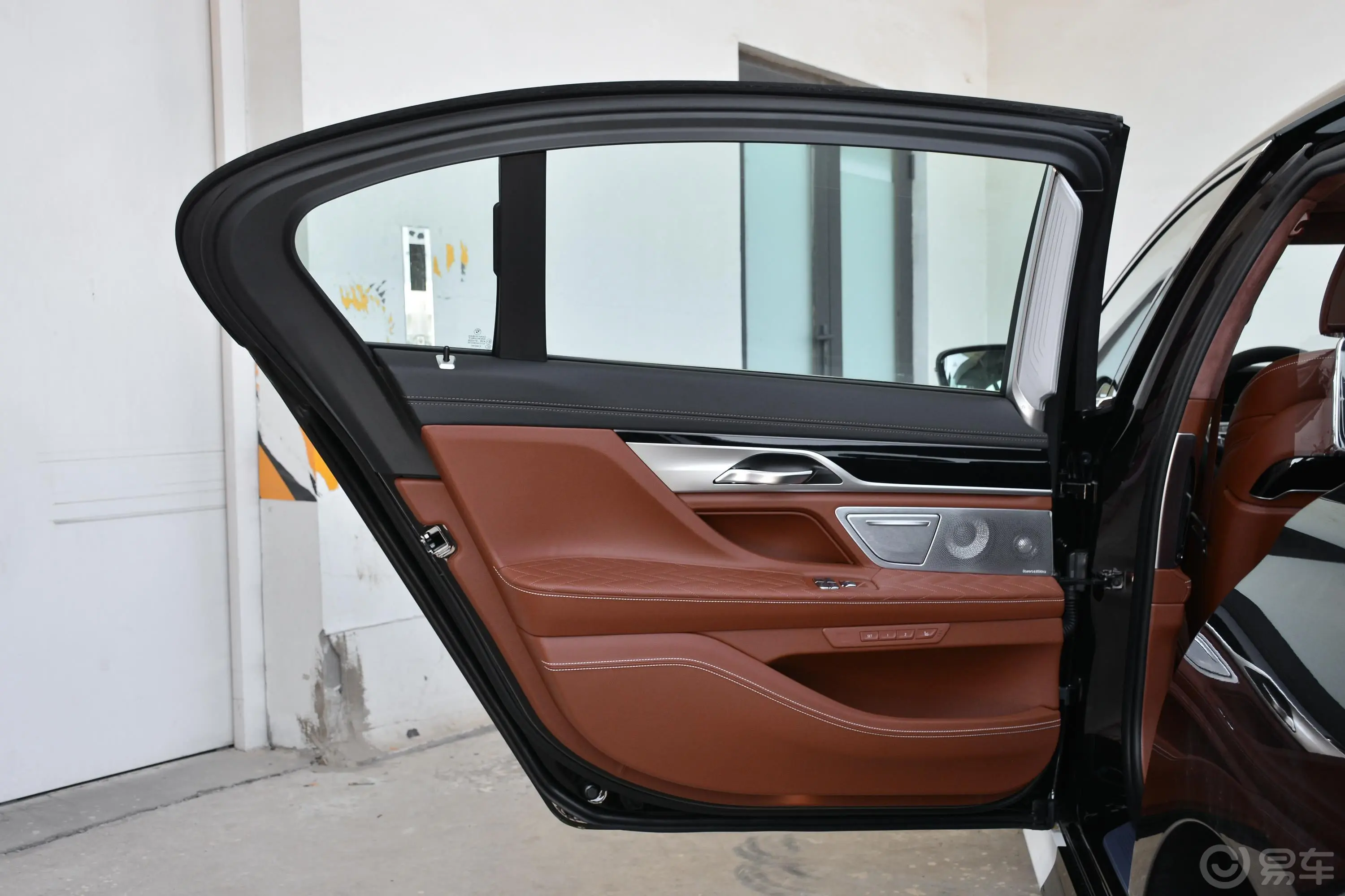宝马7系740Li xDrive 行政型 M运动套装驾驶员侧后车门