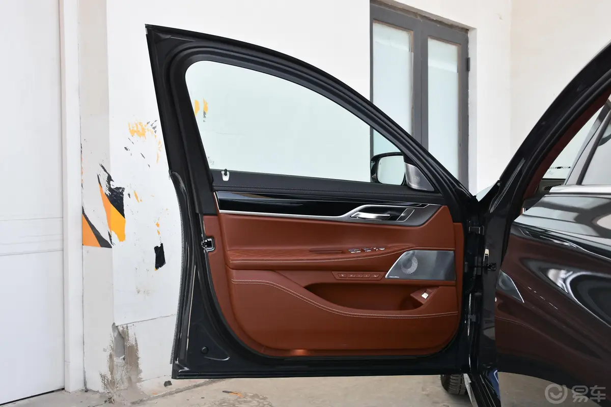 宝马7系740Li xDrive 行政型 豪华套装驾驶员侧前车门