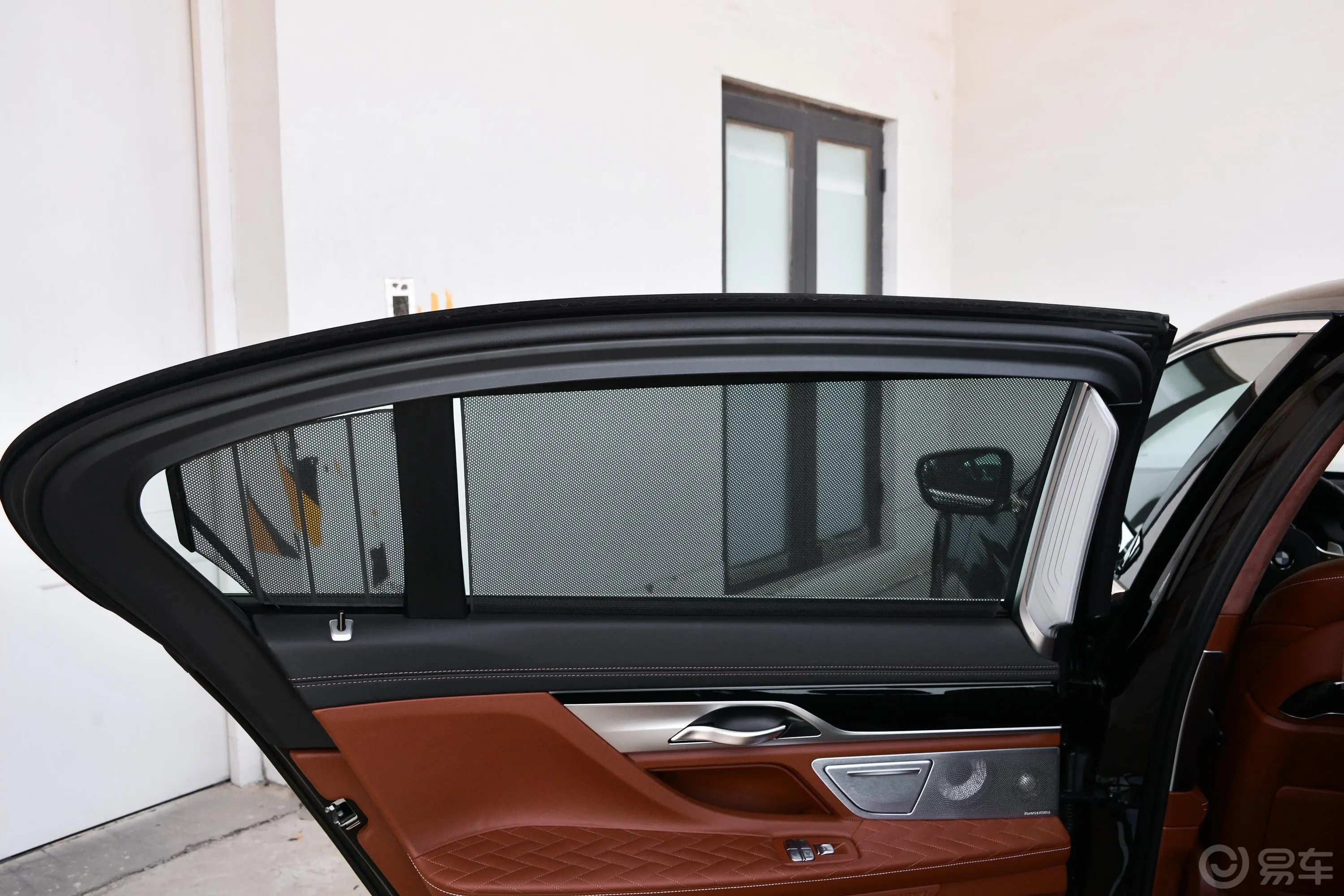 宝马7系740Li xDrive 行政型 M运动套装后风挡遮阳帘