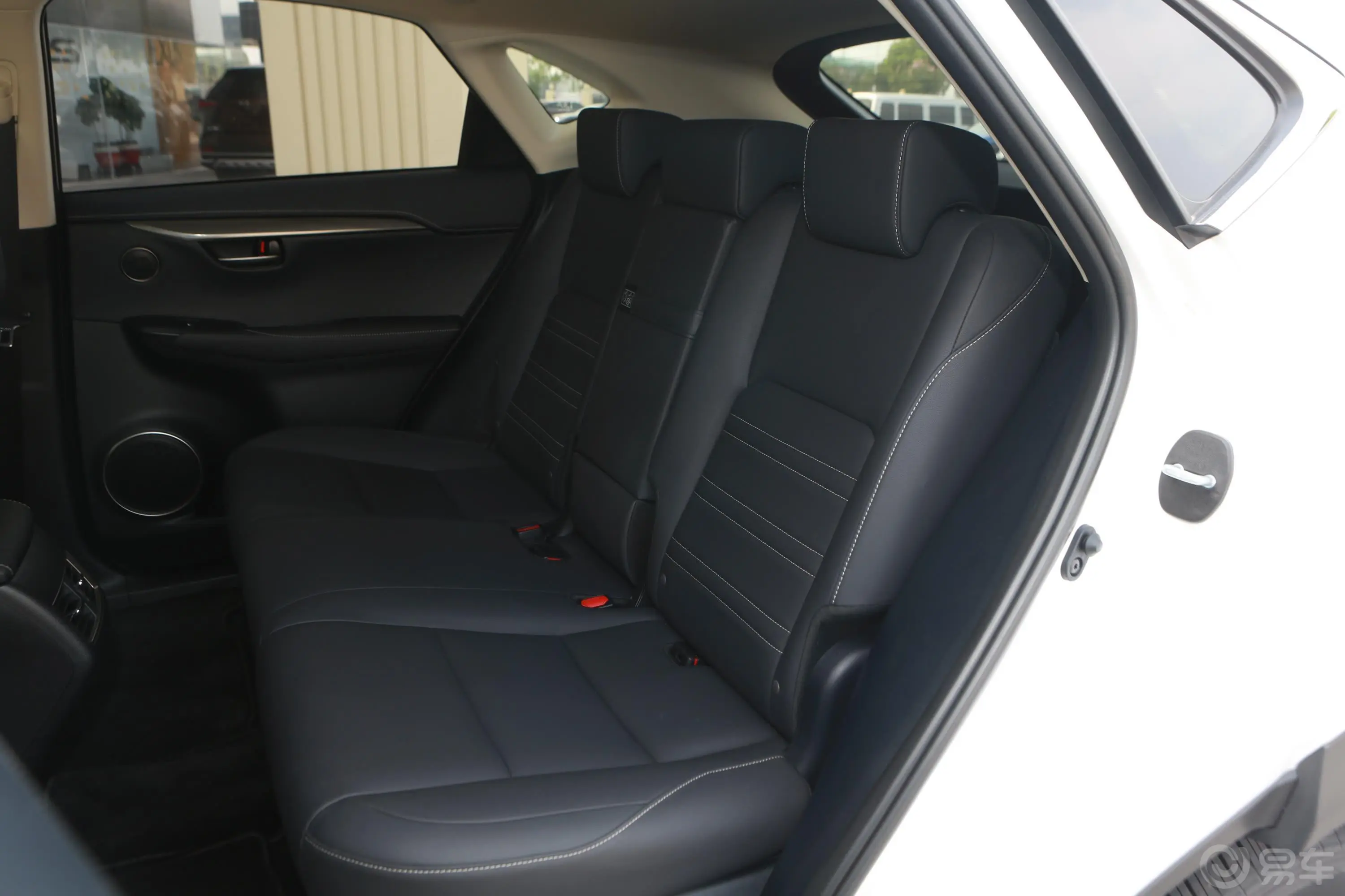 雷克萨斯NX200 四驱 锋尚版 国VI后排座椅