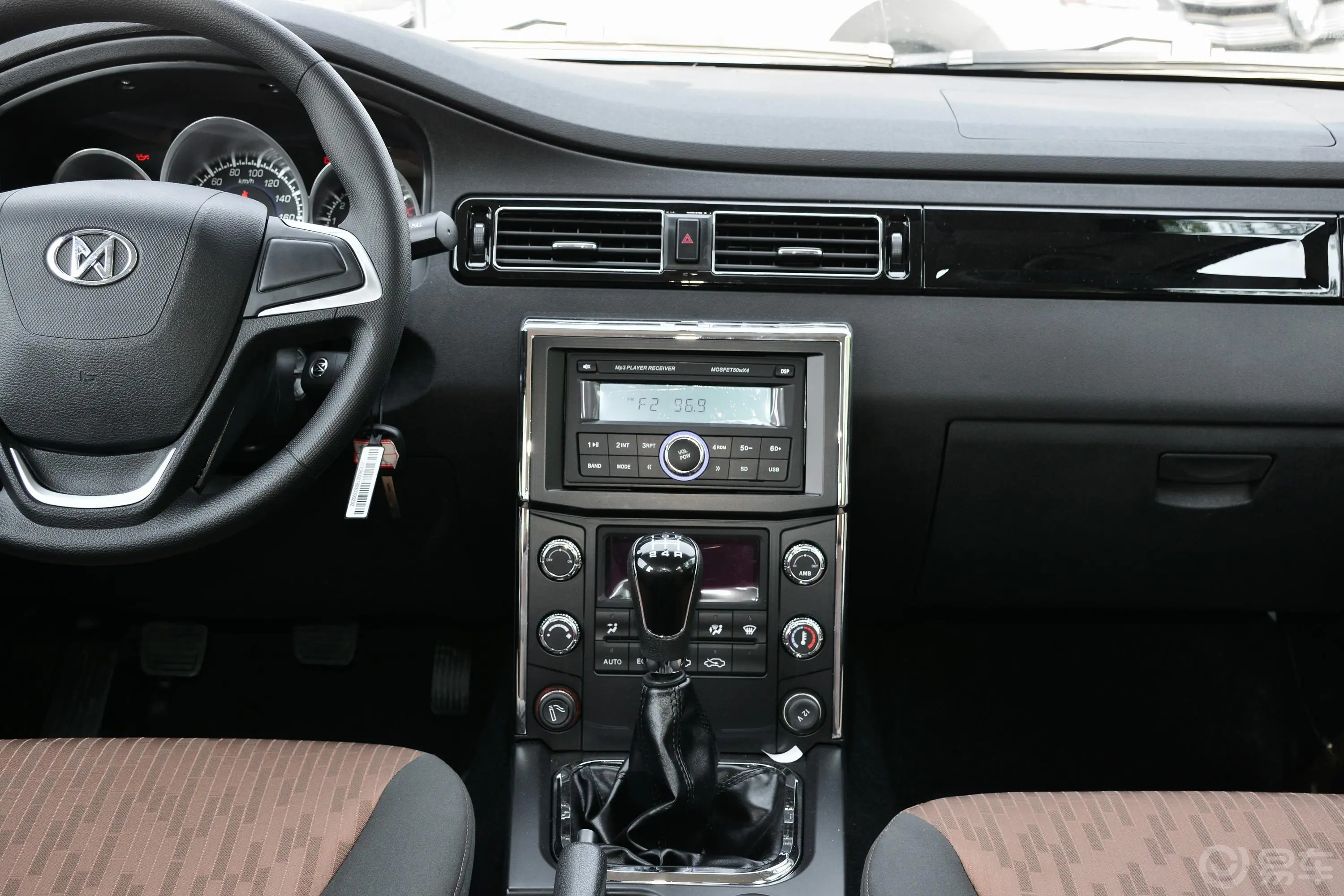 骐铃T5PLUS 2.2L 两驱 舒适版 标准轴距中控台整体