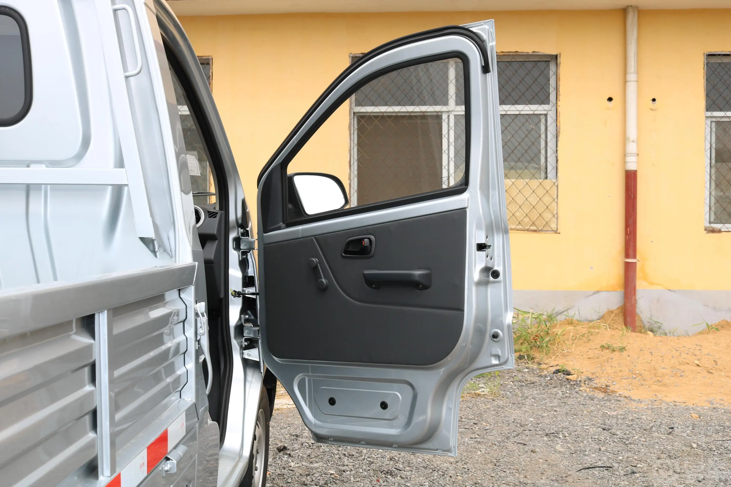 长安星卡1.5L 单排 仓栅车标准版副驾驶员车门