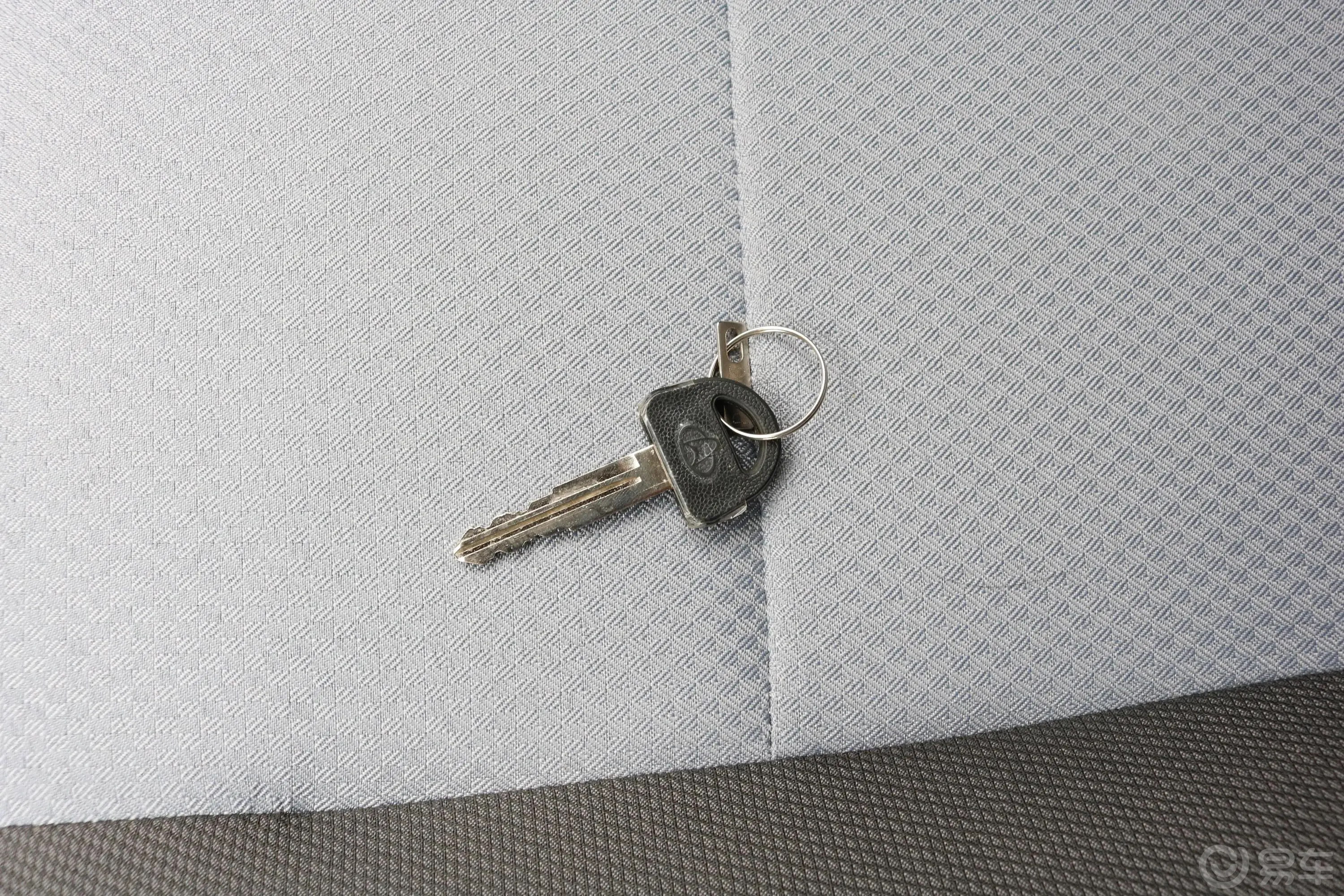 长安星卡1.5L 单排 仓栅车标准版钥匙正面