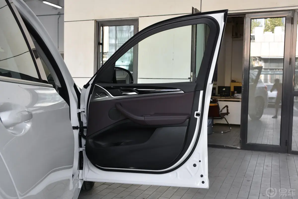 宝马X3xDrive 25i M运动套装副驾驶员车门