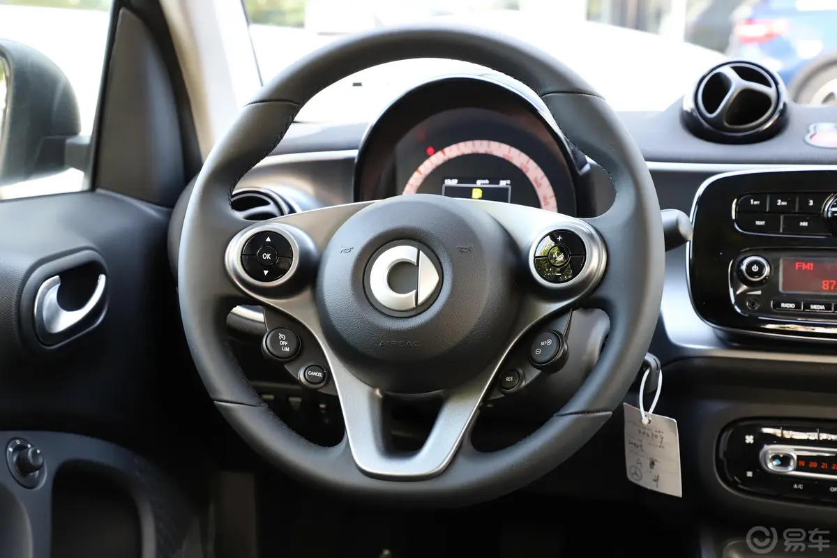 smart fortwo0.9T 66千瓦硬顶风擎版 国VI内饰