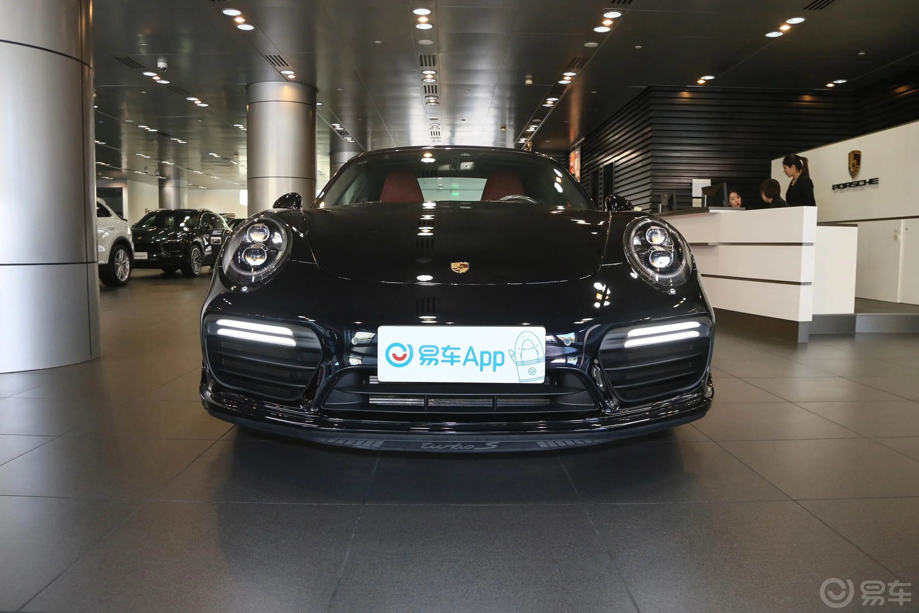 保时捷911Turbo S 3.8T正前水平