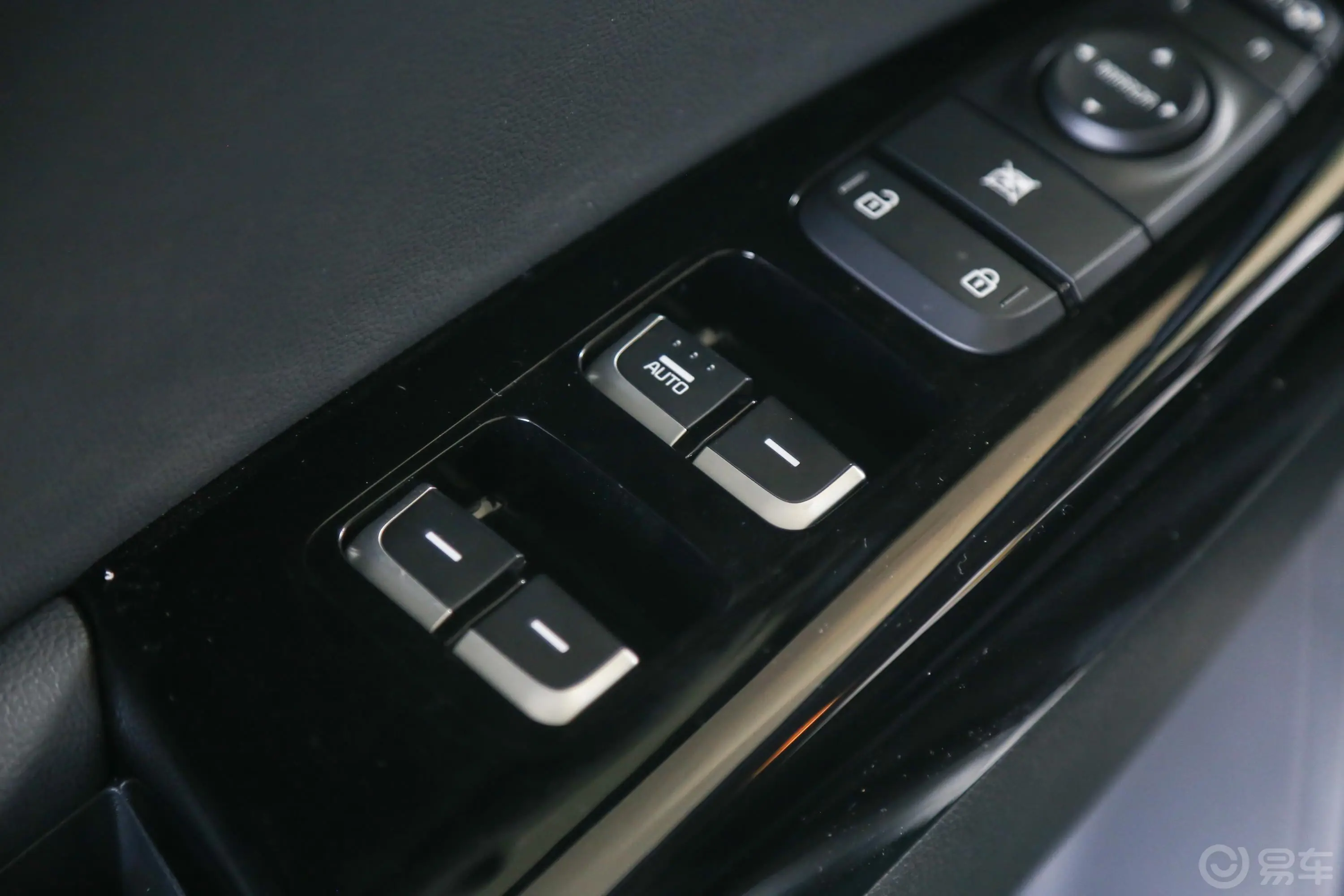 起亚KX52.0L 手自一体 两驱 舒适版车窗调节整体