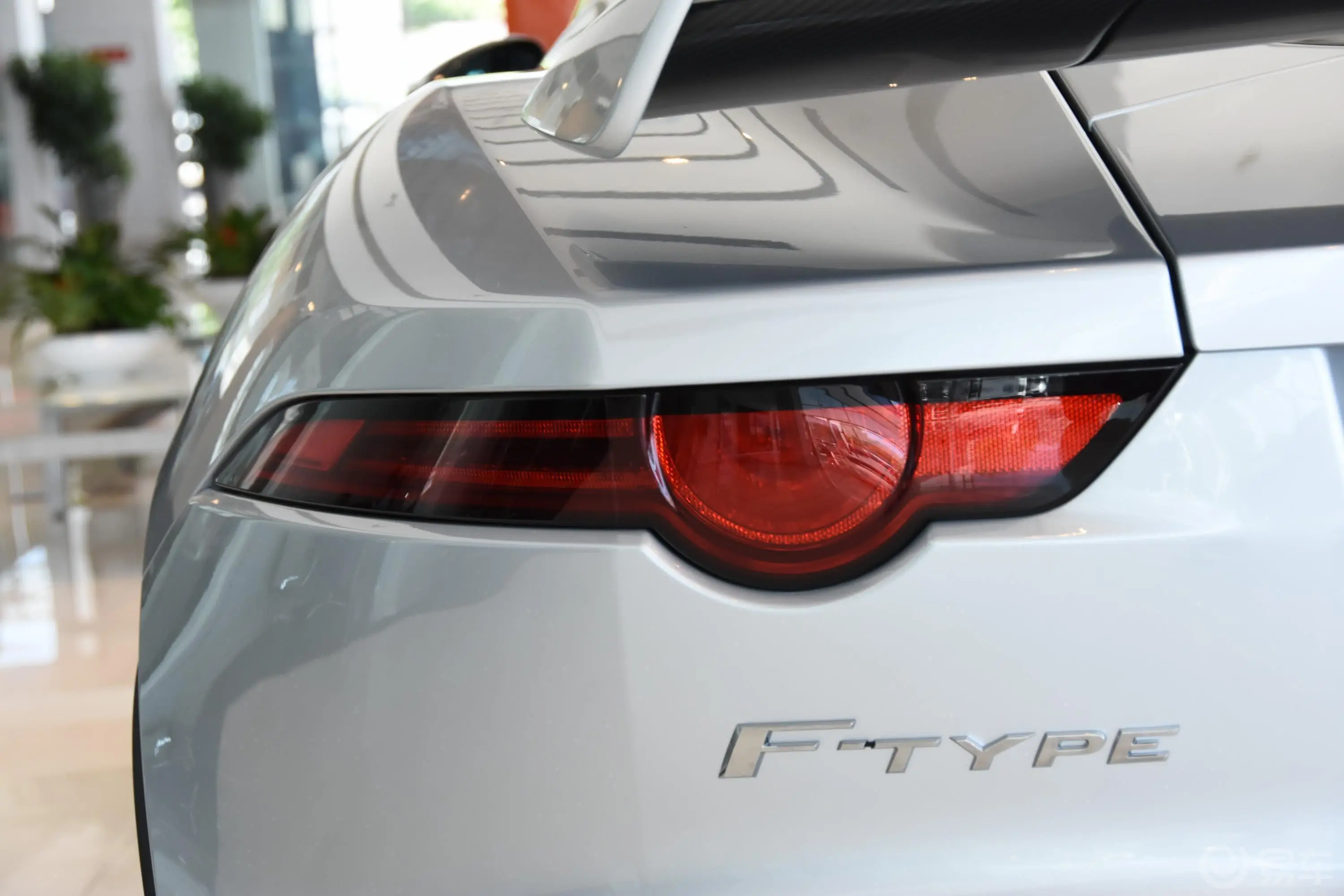 捷豹F-TYPE5.0T 四驱 SVR 硬顶版外观