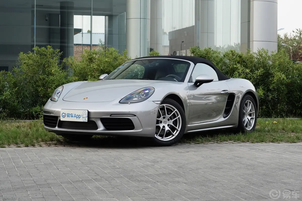 保时捷718Boxster T 2.0T侧前45度车头向左水平