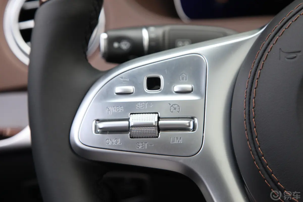 奔驰S级S 350 L 尊贵型 臻藏版左侧方向盘功能按键