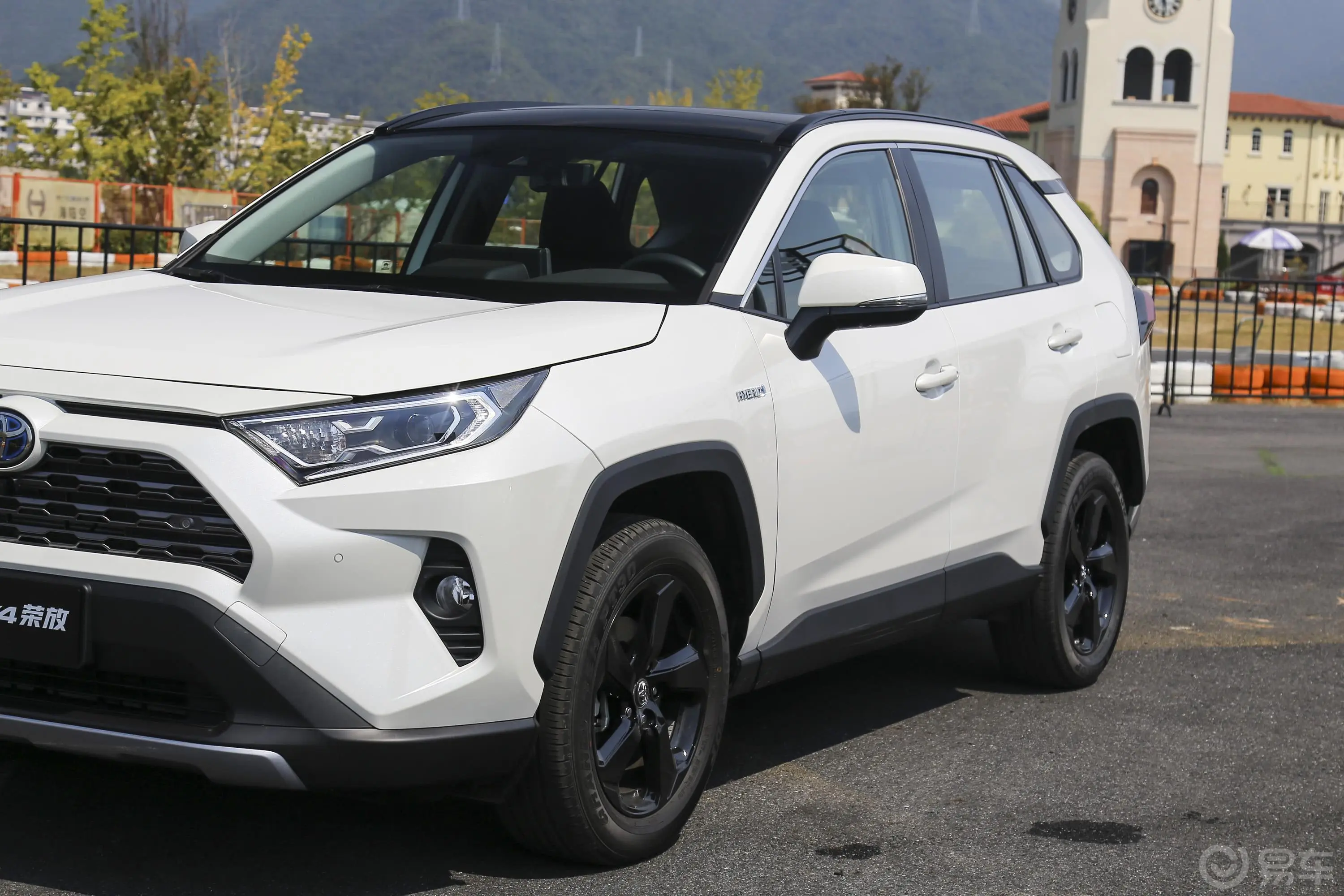 RAV4荣放双擎 2.5L E-CVT 四驱 旗舰版外观