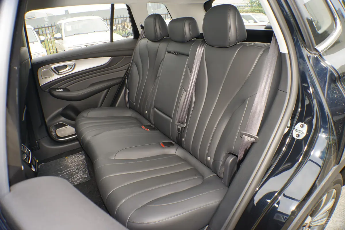 荣威RX5 MAX300TGI 手自一体 两驱 智能座舱豪华版后排座椅