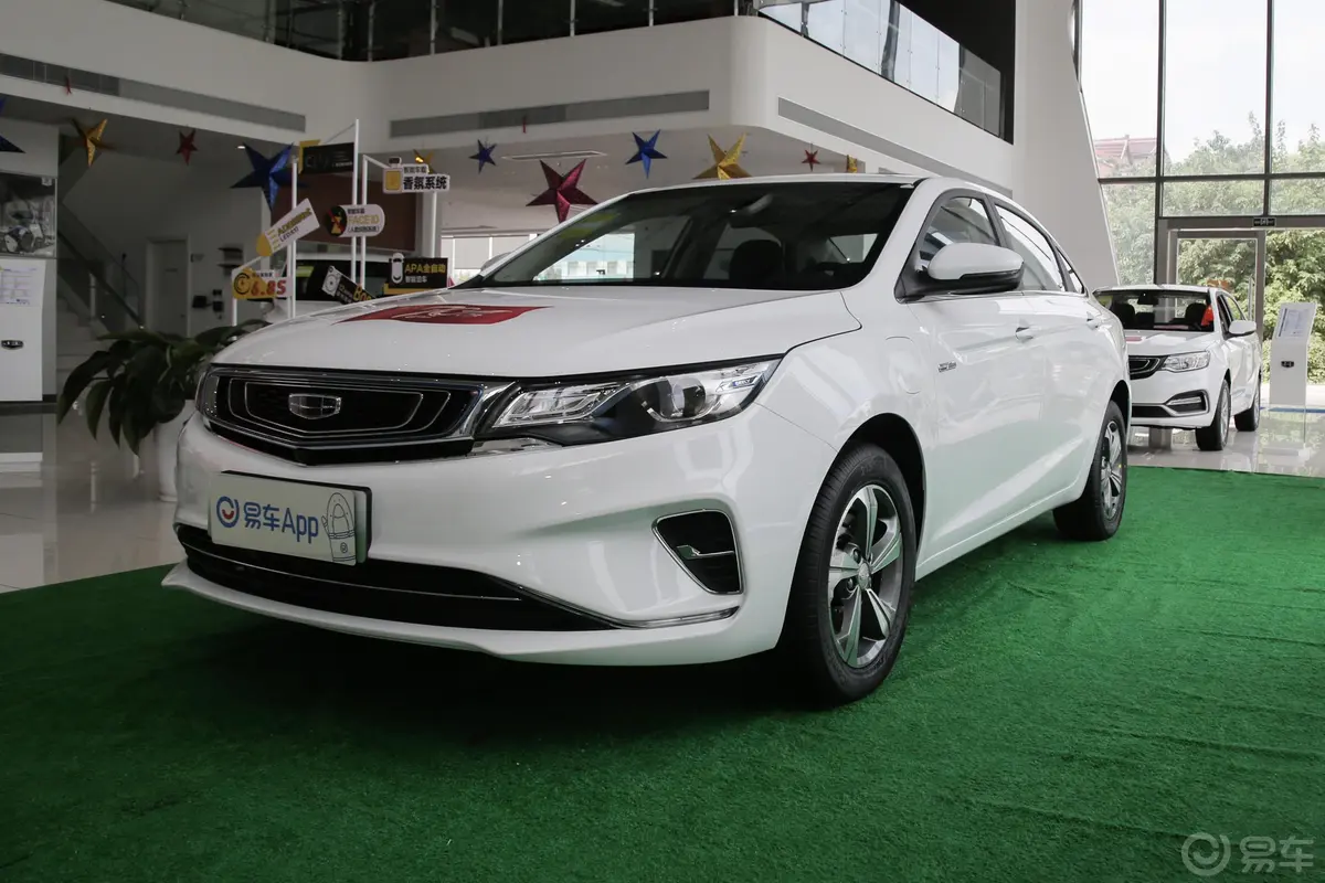 帝豪GL PHEV1.5TD 双离合 智悦型侧前45度车头向左水平