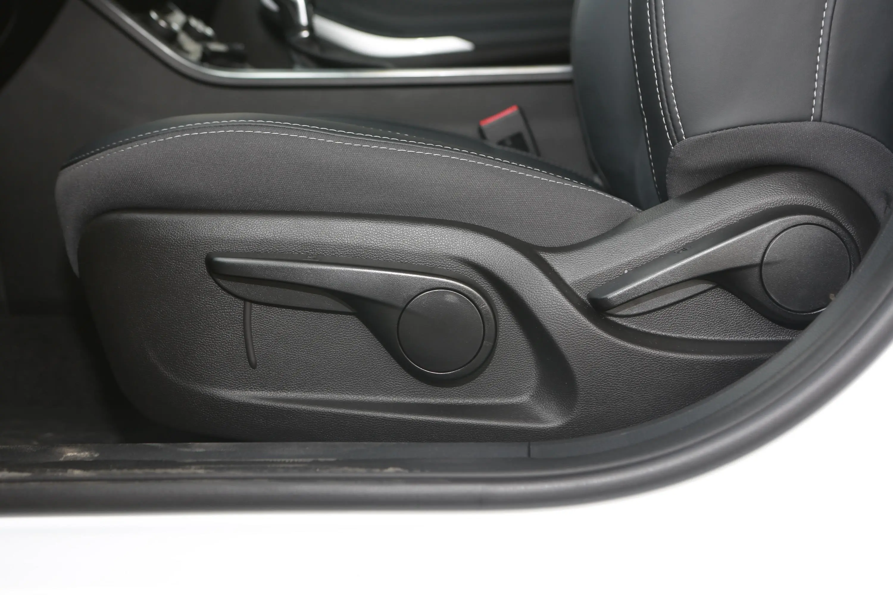 艾瑞泽GX冠军版 1.5L CVT 时尚型 国Ⅵ主驾座椅调节