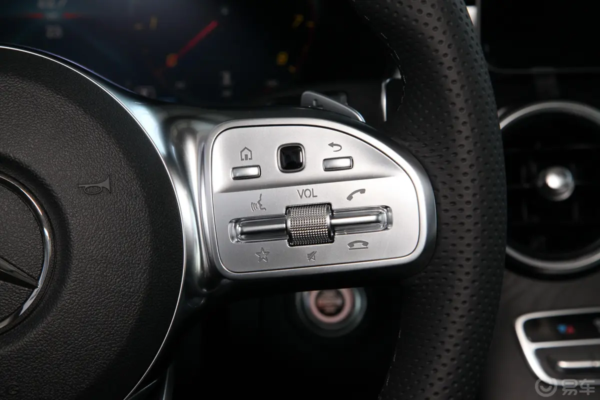 奔驰C级C 200 L 时尚型运动版右侧方向盘功能按键