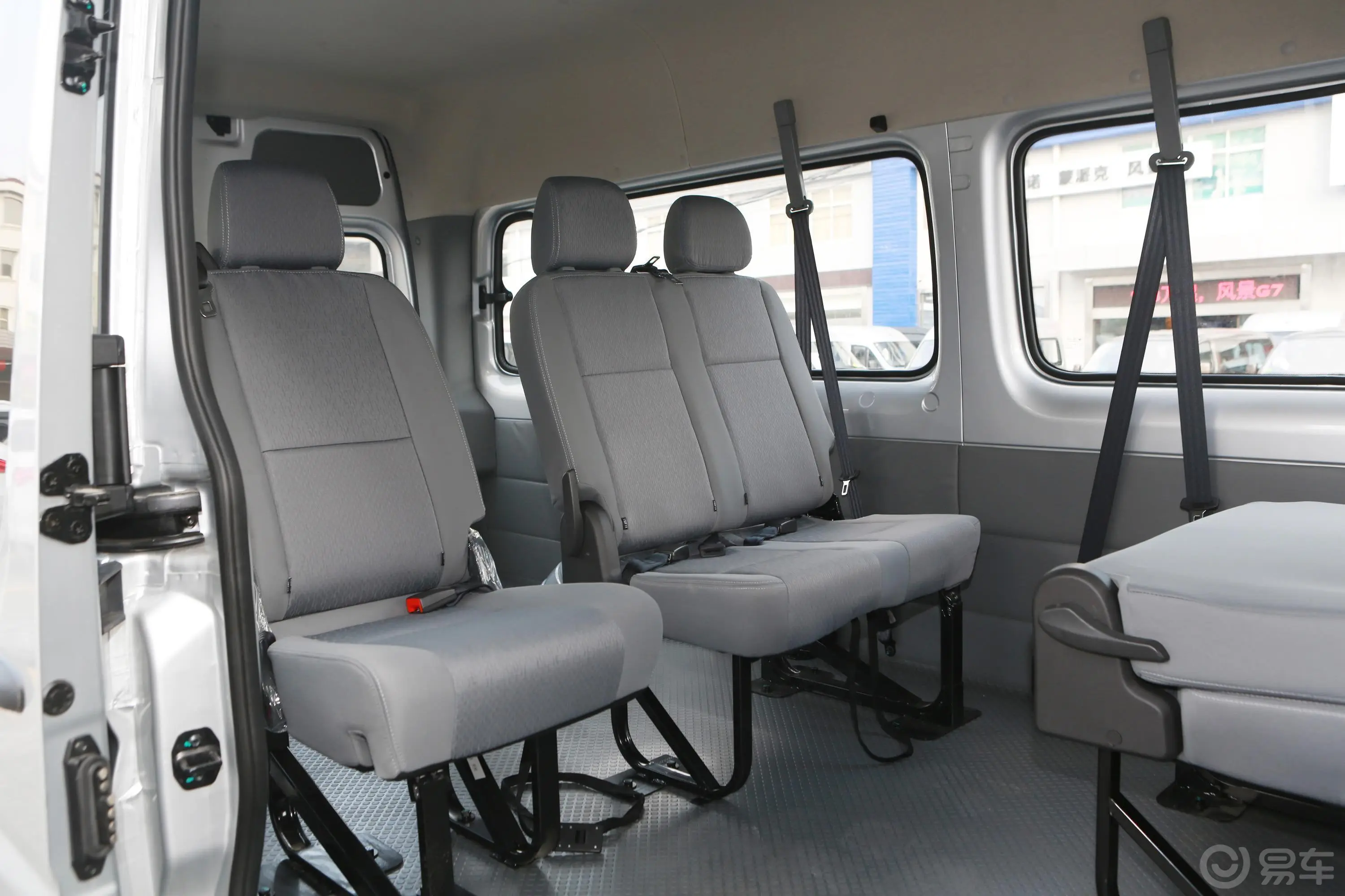 图雅诺S 2.8T 手动 两驱 商运版 长轴第三排座椅