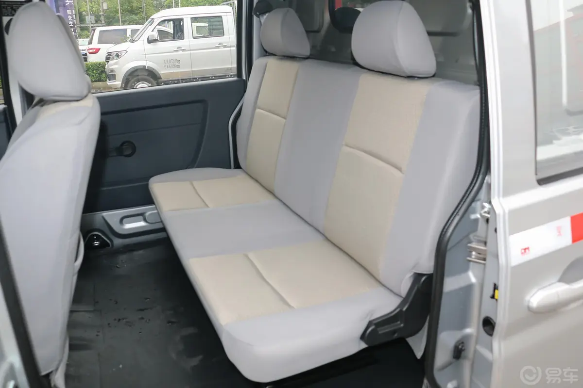 金杯小海狮X301.5L 手动 厢货舒适版 国V后排座椅
