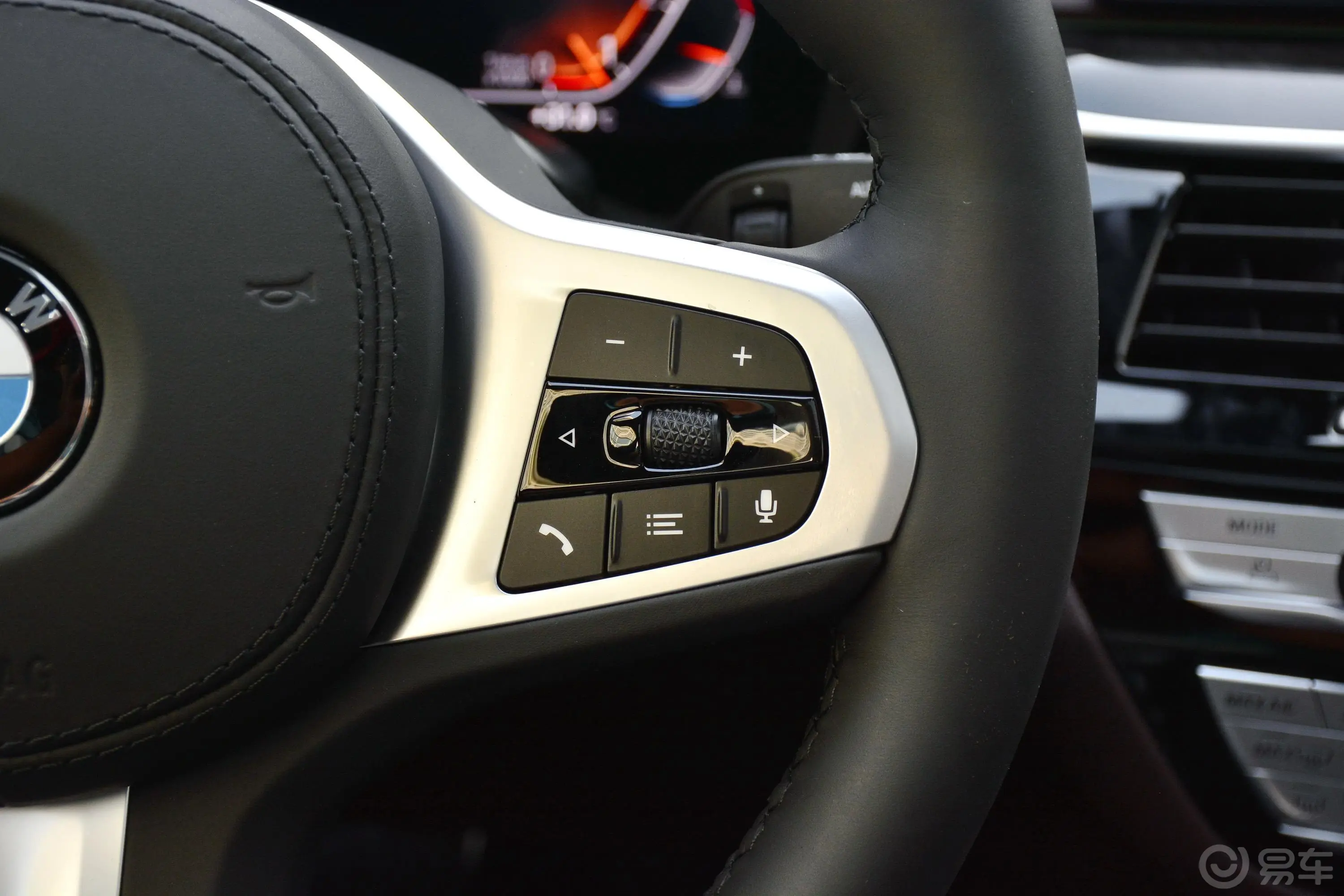 宝马5系525Li M运动套装右侧方向盘功能按键