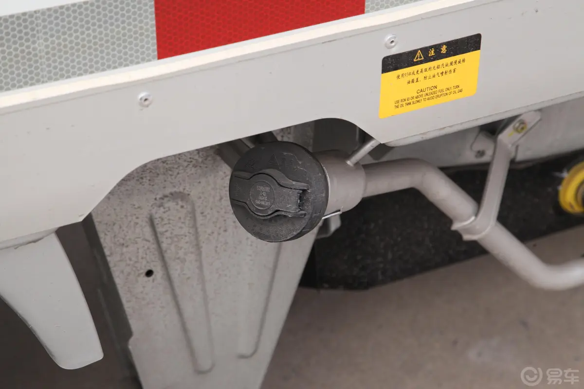 长安星卡1.5L 单排 货柜车标准版油箱盖