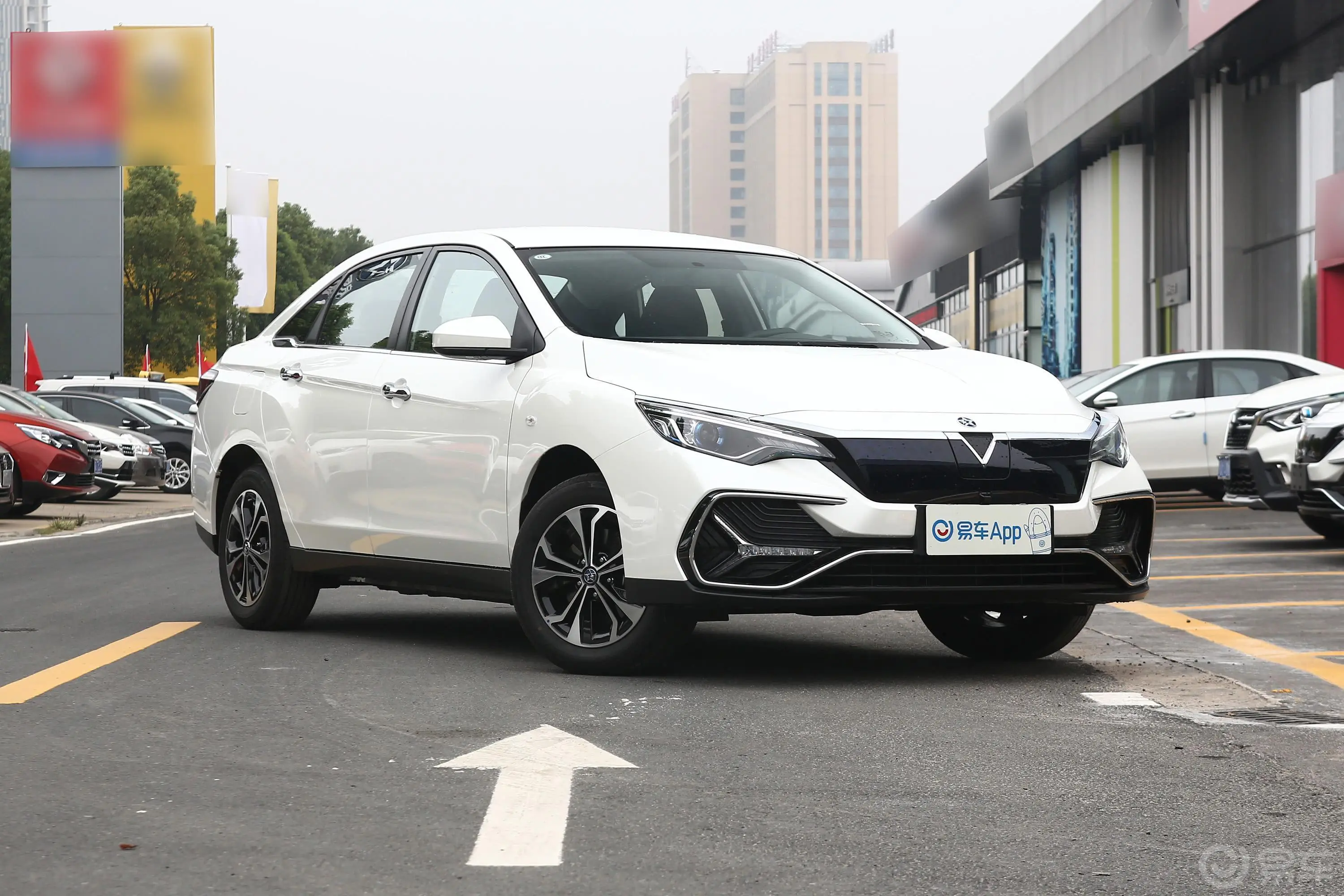 启辰D60 EV481km 高续航舒适版发动机舱盖内侧