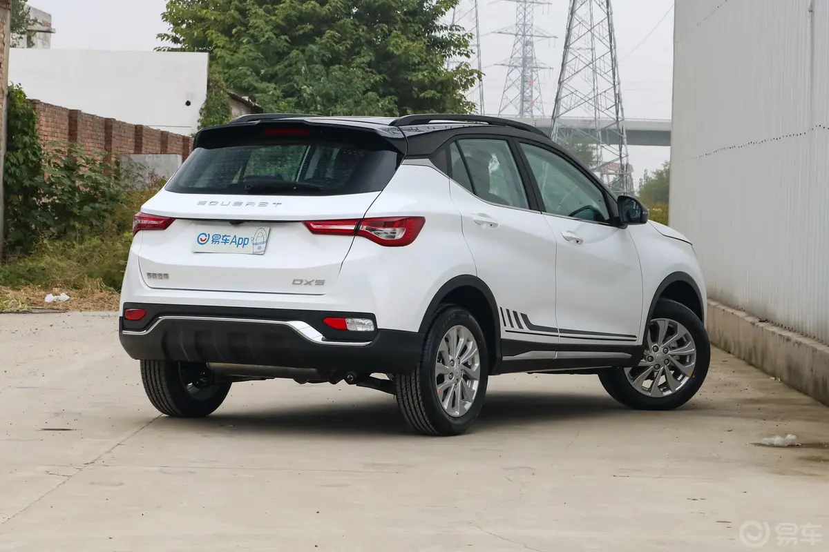 东南DX51.5T CVT 豪华型侧后45度车头向右水平