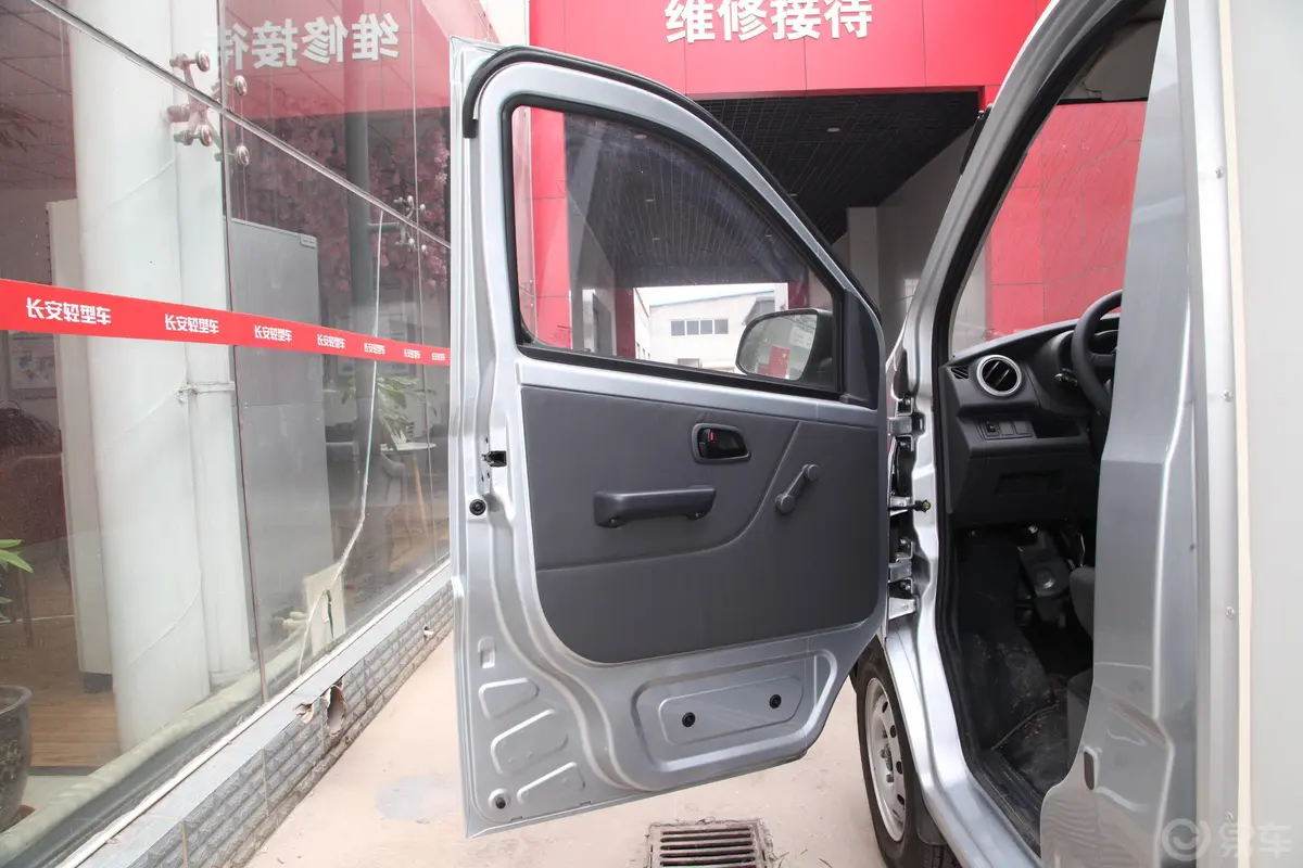 长安星卡1.5L 单排 货柜车标准版驾驶员侧前车门