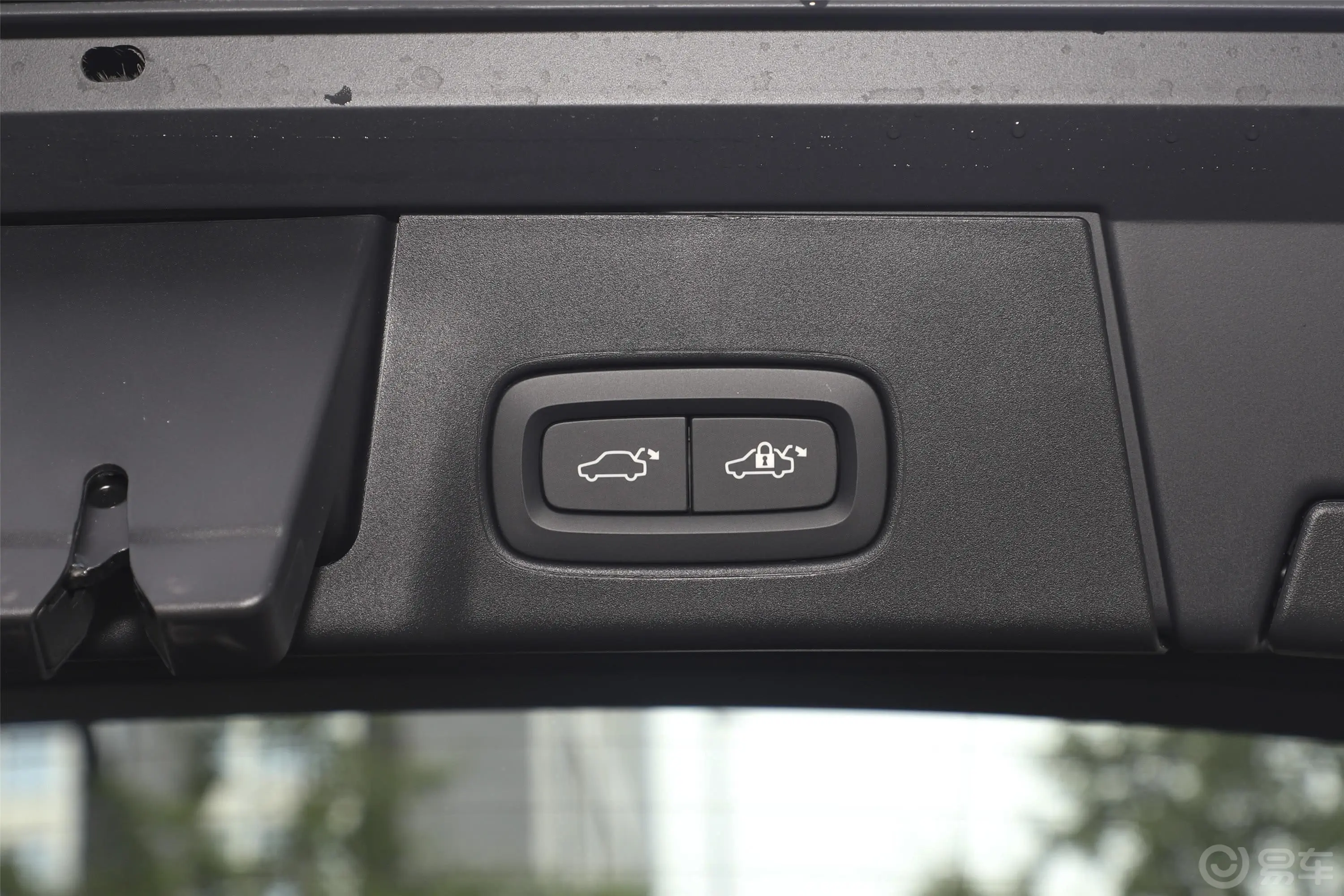沃尔沃V90Cross Country T5 四驱 智尊版电动尾门按键（手动扶手）