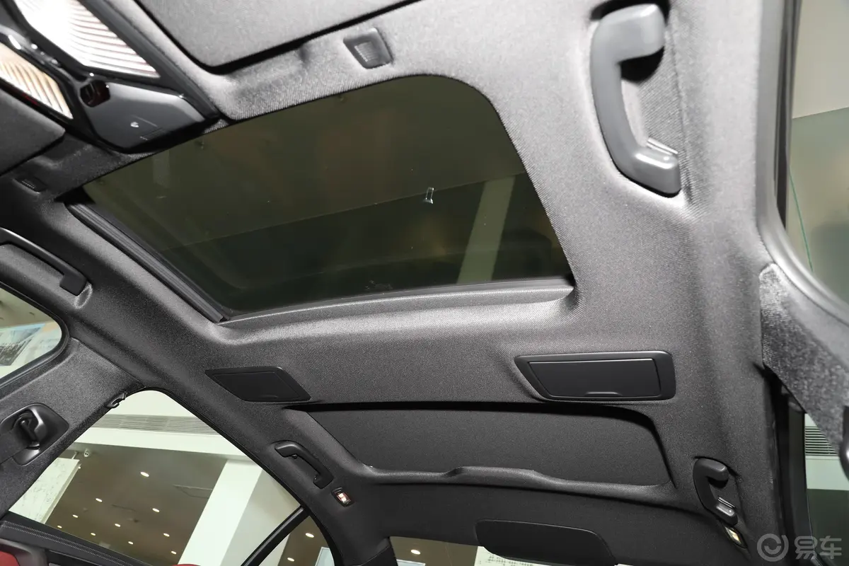 宝马5系530Li 尊享型 M运动套装天窗内拍关闭