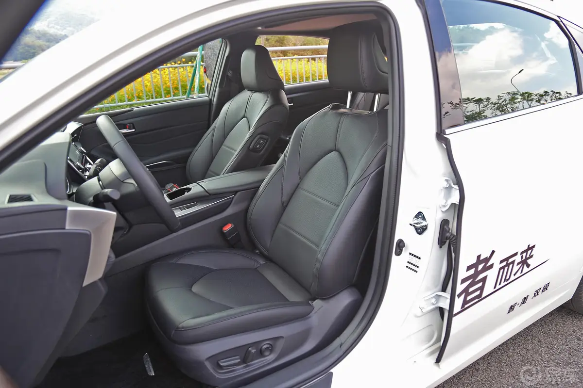 亚洲龙2.0L CVT XLE尊享版 国VI驾驶员座椅