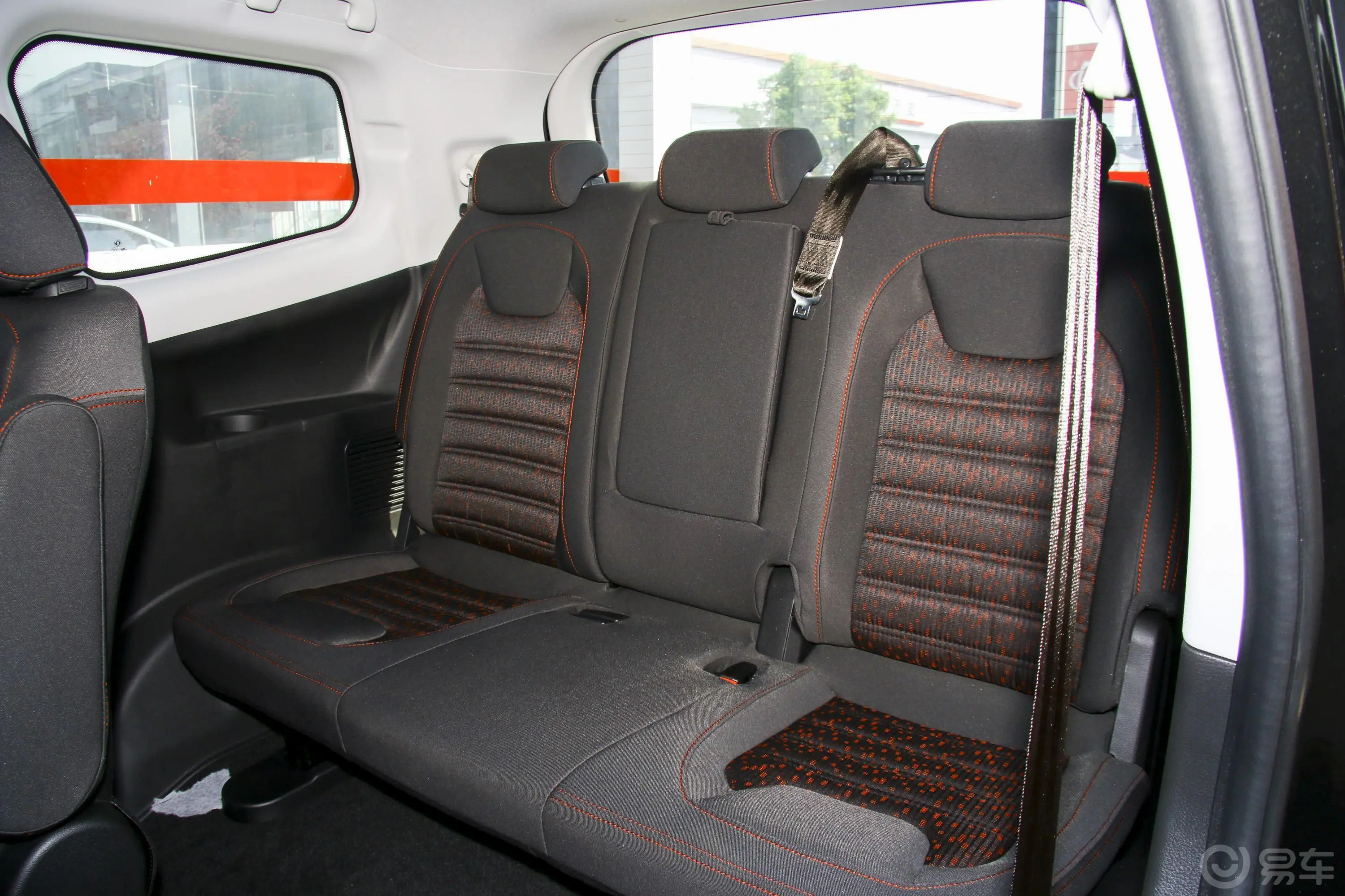 风行SX61.5T 手动 舒适版 国V第三排座椅