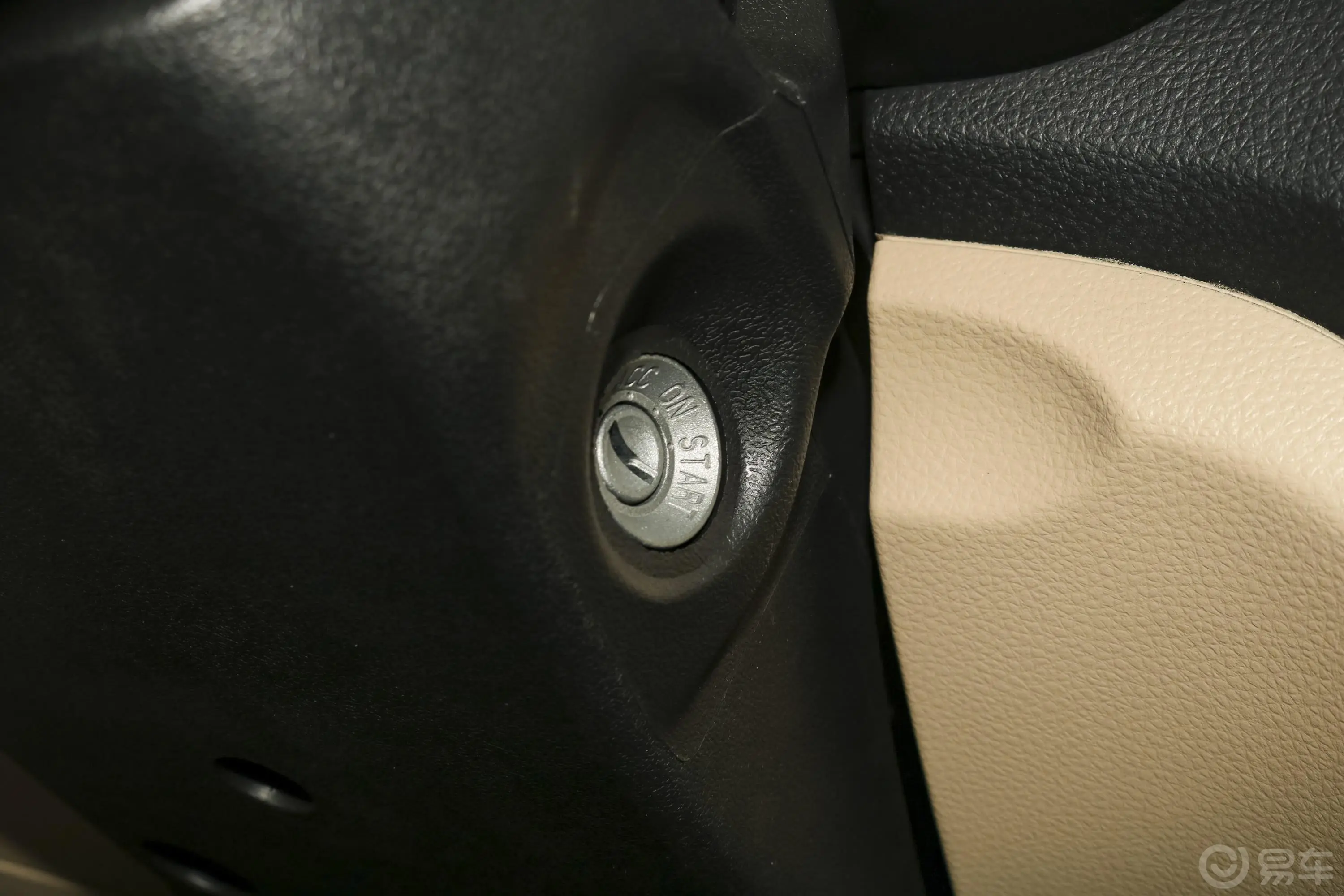新豹T51.5L 中配型单排后单轮标准货箱钥匙孔或一键启动按键