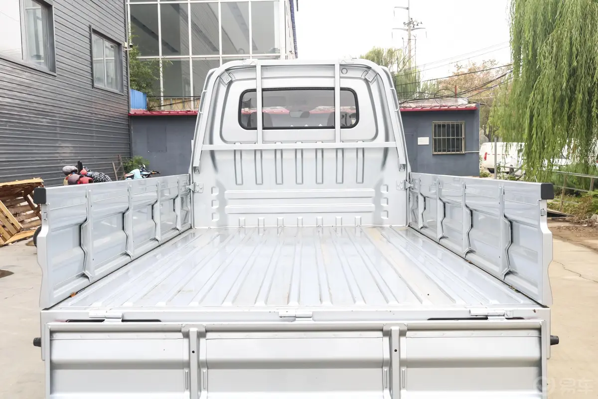 长安星卡1.5L 双排 货车基本版空间