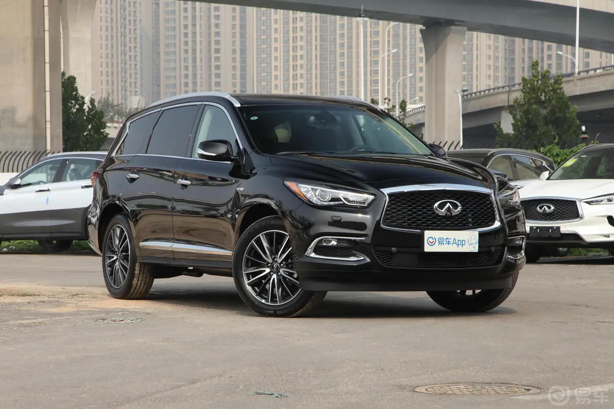 英菲尼迪QX60(进口)2.5 S/C Hybrid 全能版侧前45度车头向右水平