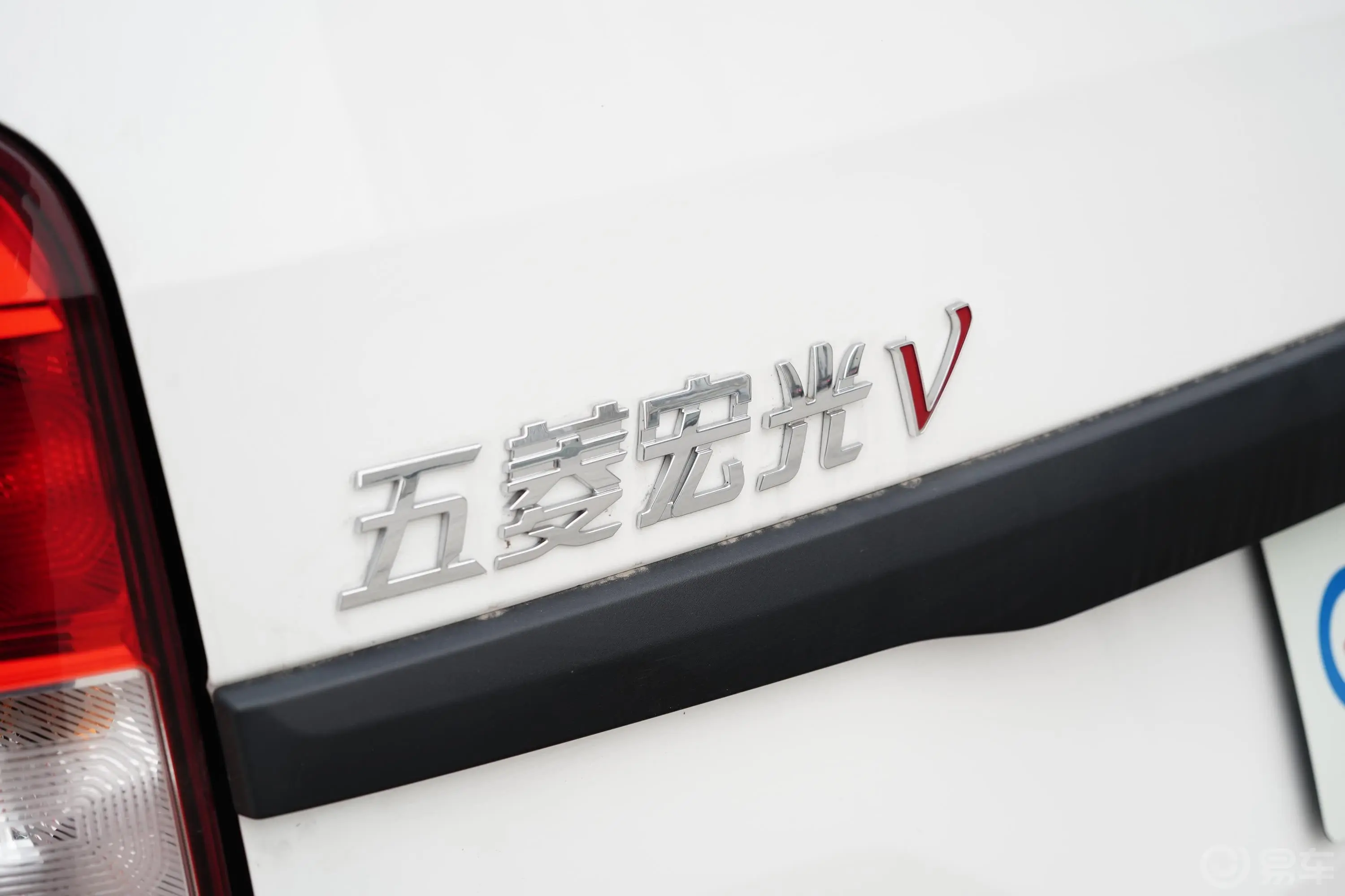 五菱宏光V1.5L 手动 劲取版封窗车 国VI外观