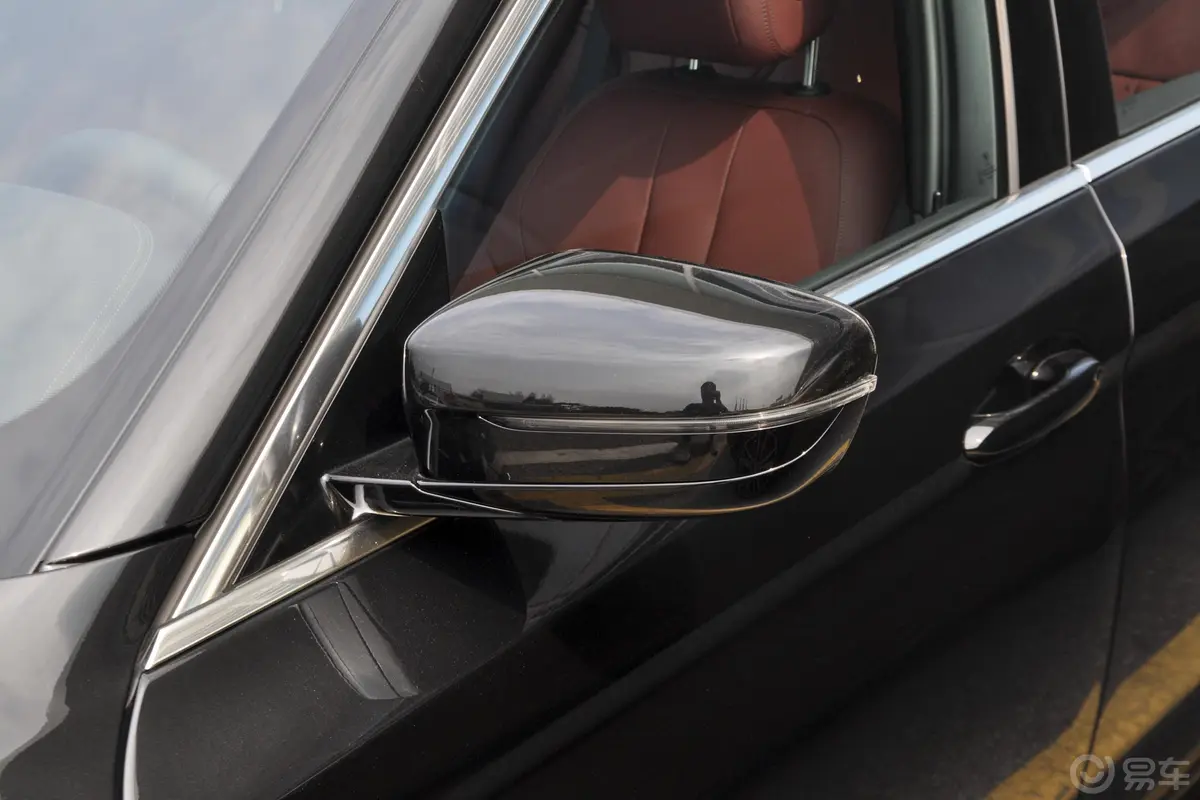 宝马5系530Li xDrive M运动套装主驾驶后视镜背面