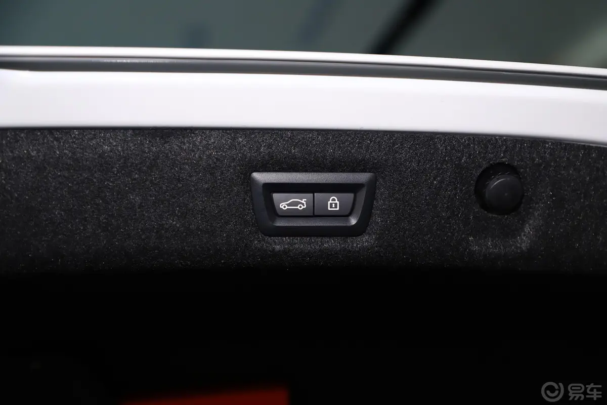 宝马5系530Li 尊享型 豪华套装电动尾门按键（手动扶手）