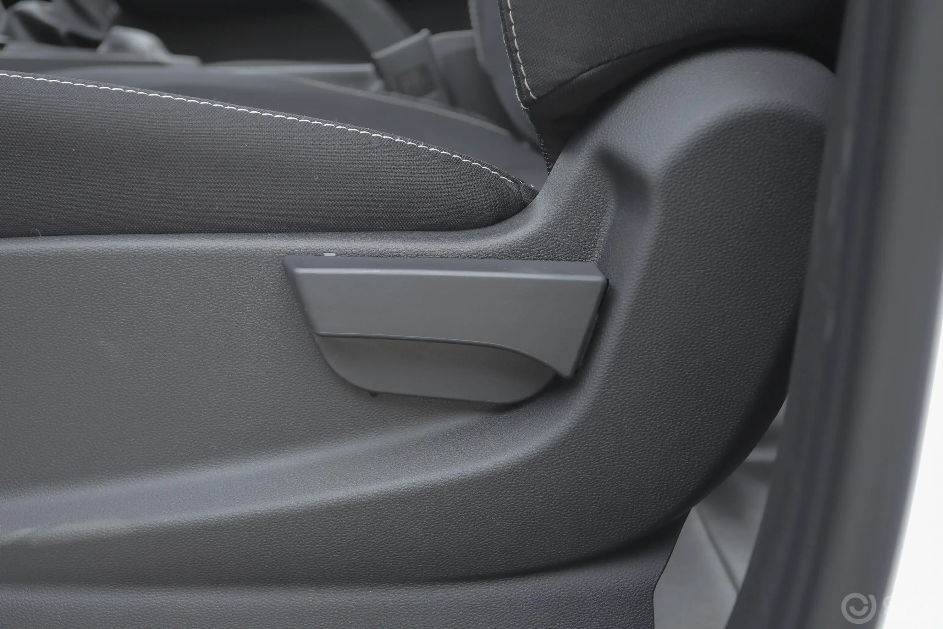 五菱宏光PLUS1.5T 手动 标准型 8座主驾座椅调节