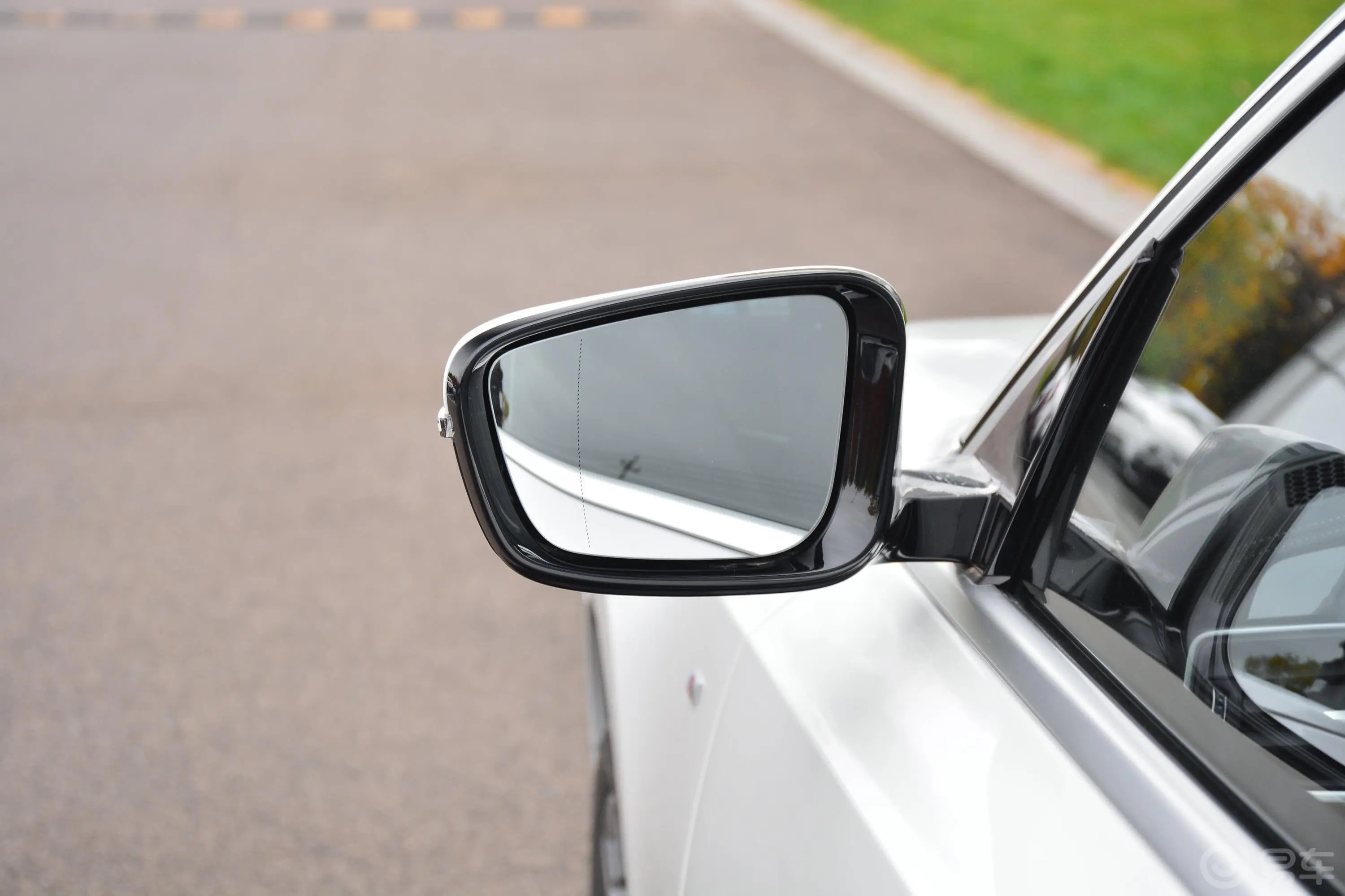 宝马3系325Li xDrive M运动套装后视镜镜面