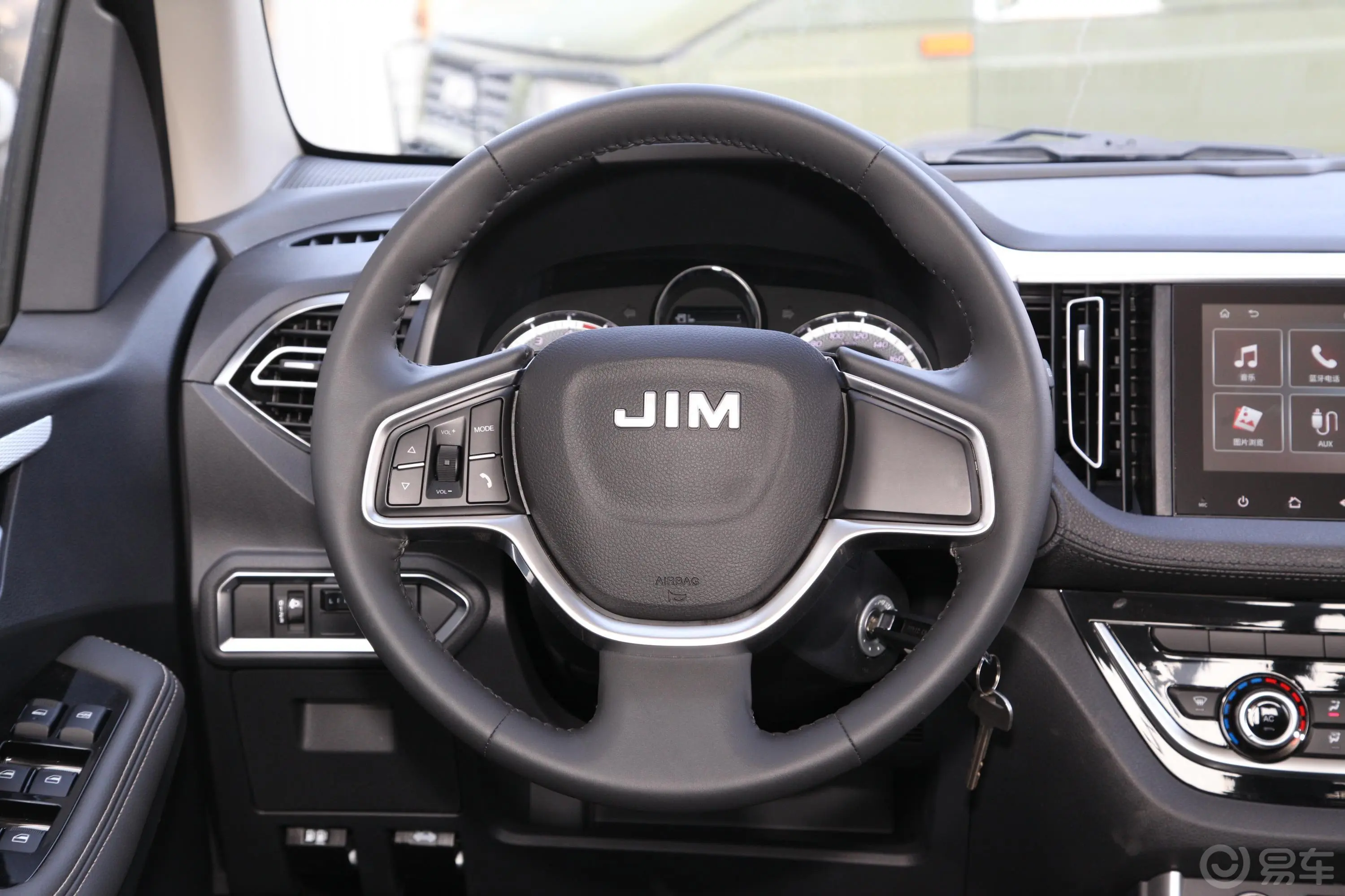 瑞迈S标轴版 2.5T 手动 两驱 领航版 柴油 国VI方向盘