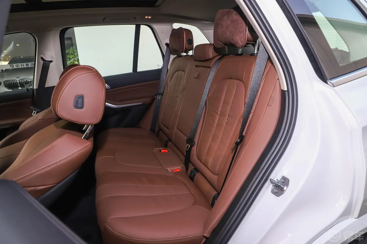 宝马X5(进口)xDrive30i M运动套装后备厢空间特写