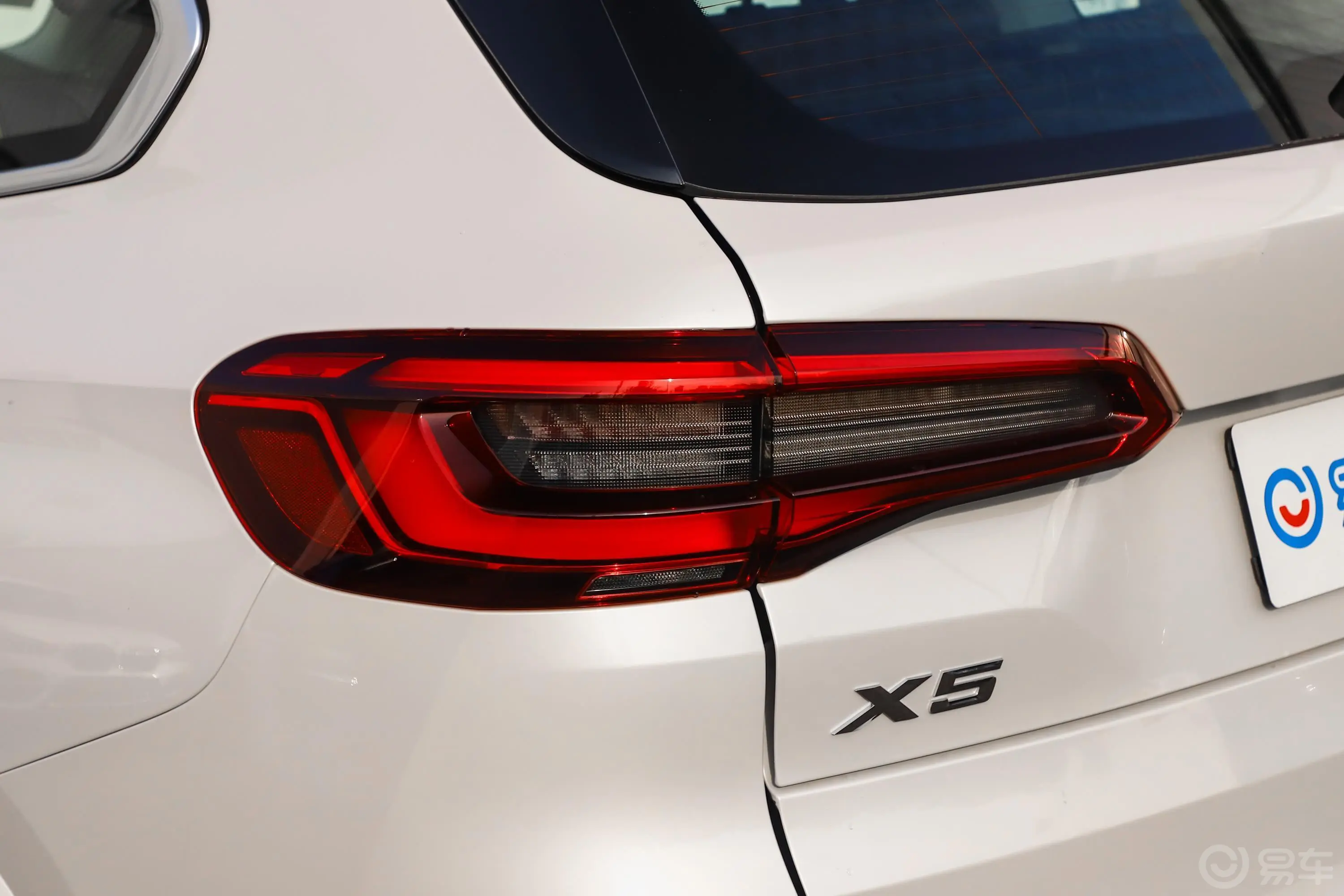 宝马X5(进口)xDrive30i M运动套装尾灯侧45度俯拍