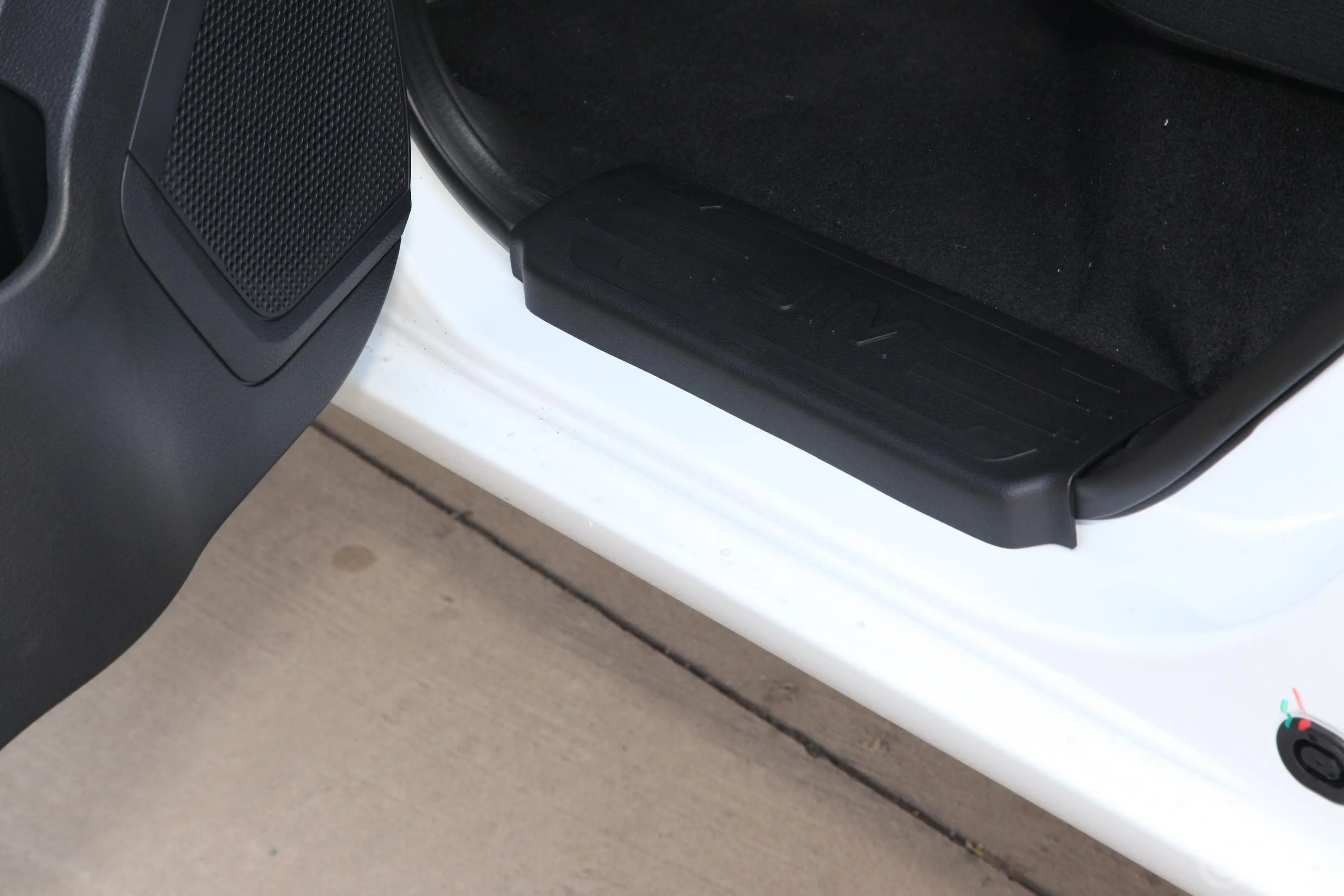 瑞迈S标轴版 2.4T 手动 四驱 领航版 汽油 国VI后排空间