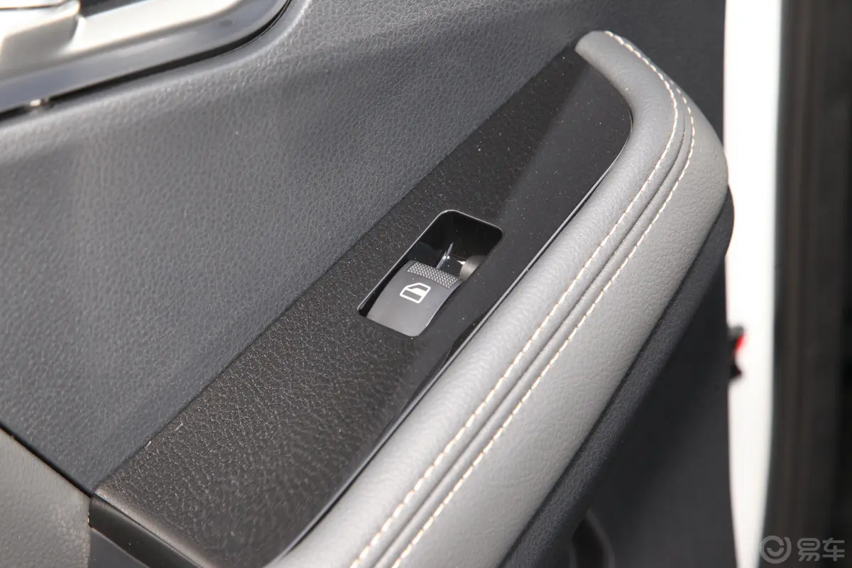 瑞迈S标轴版 2.4T 手动 四驱 领航版 汽油 国VI后车窗调节